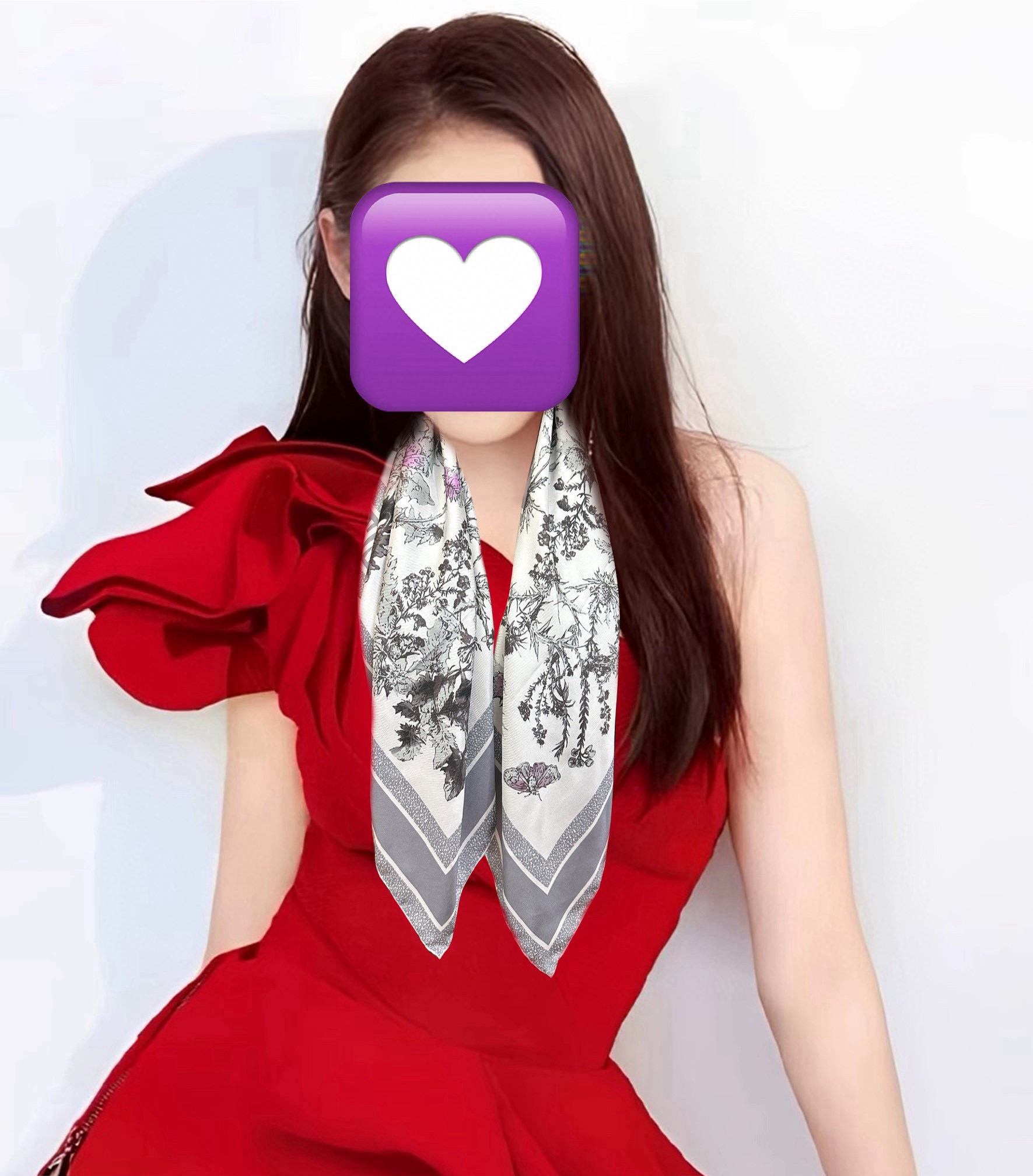  。高版本Dior Chardons 图案印花玫瑰展示象征着保护、韧性和自由的苏格兰国花得意采用白色和蓝