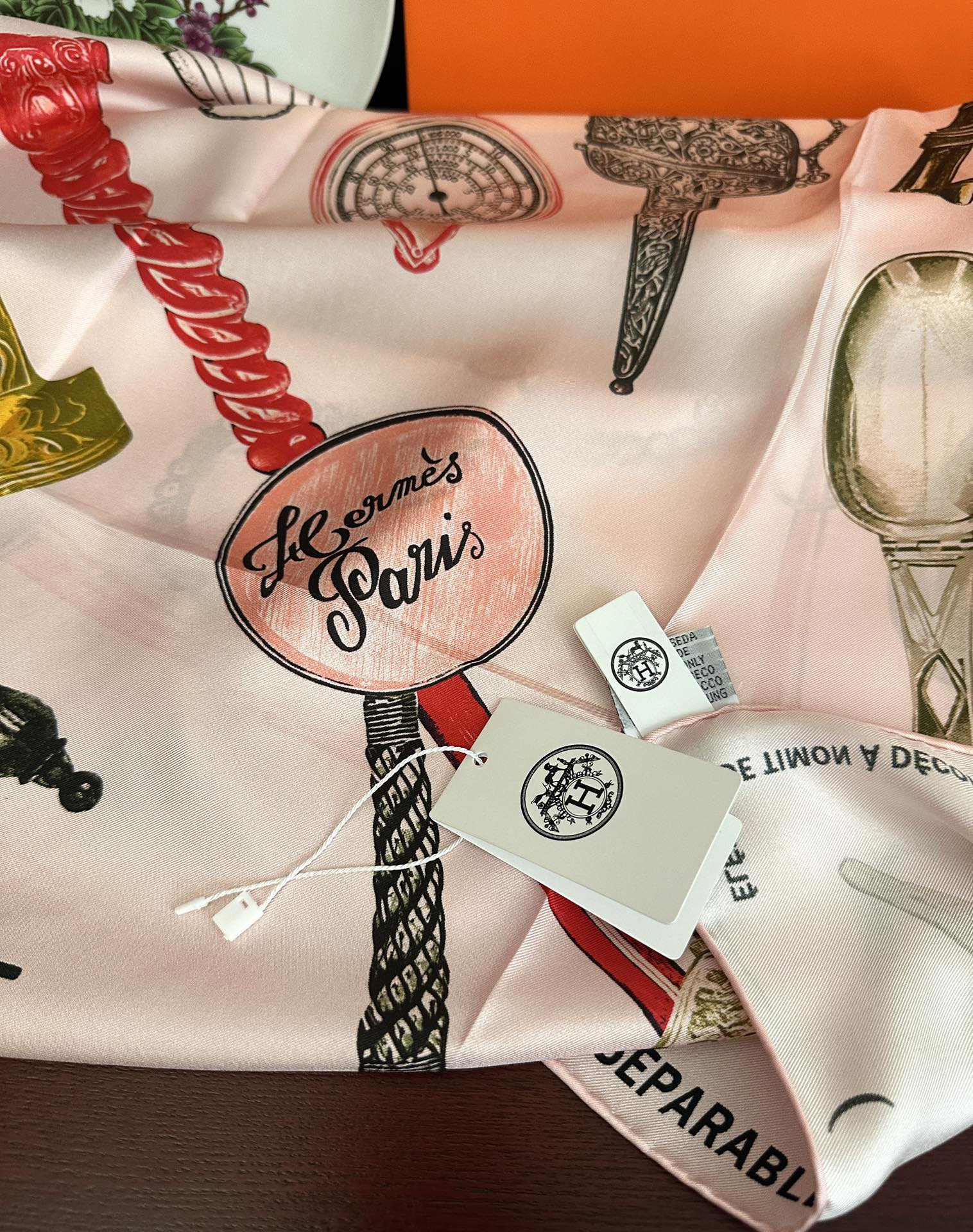 🆕2010 最新款 HERMES 重磅庆祝【形影相随】方巾嘴唇精简时髦，品质感很显好得意好搭到上瘾的丝巾