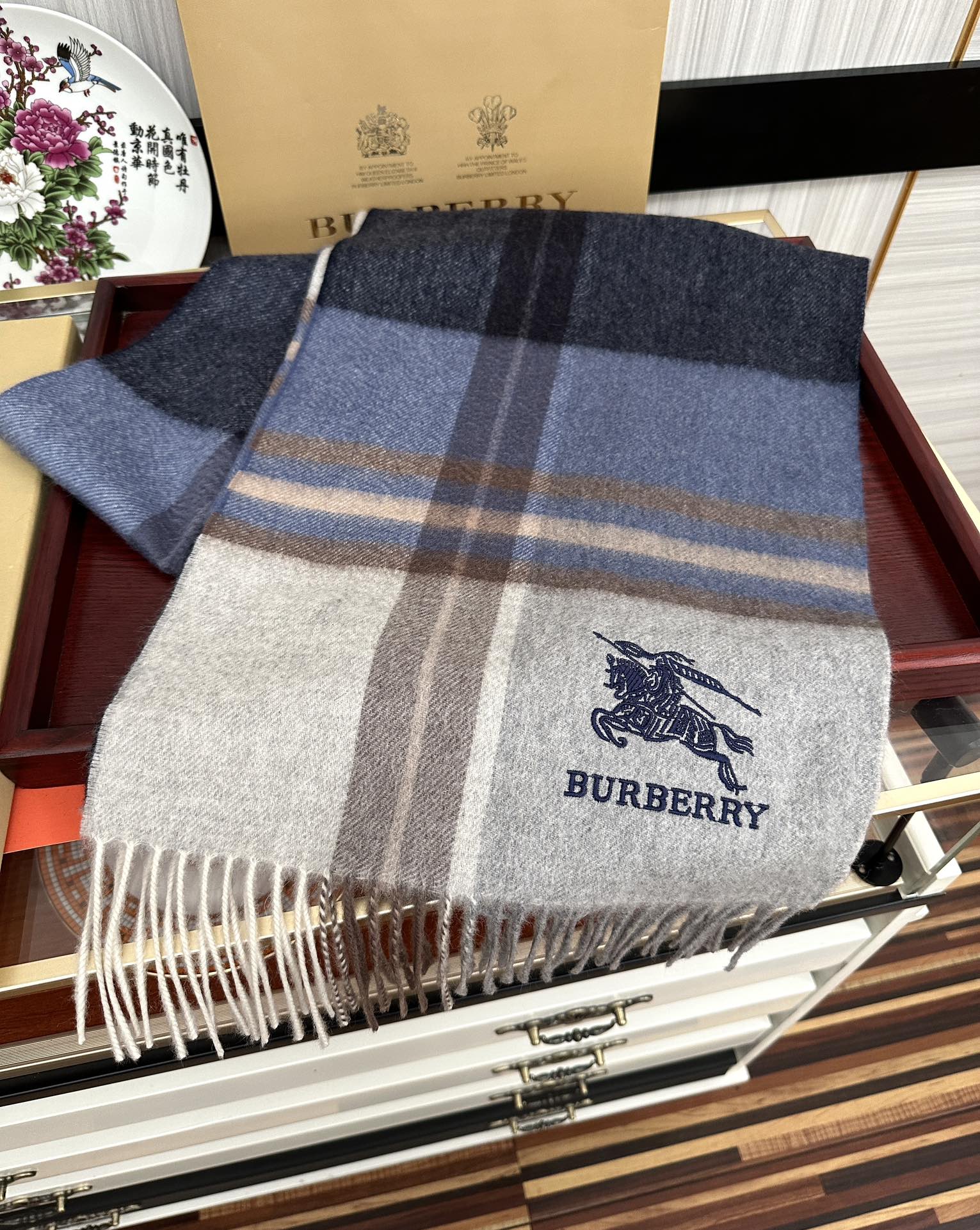 。85%山羊绒  2025 巴宝莉采用内蒙古顶级山羊绒，最新款男女通用情侣款👫重磅推荐💥 经典的格子，永