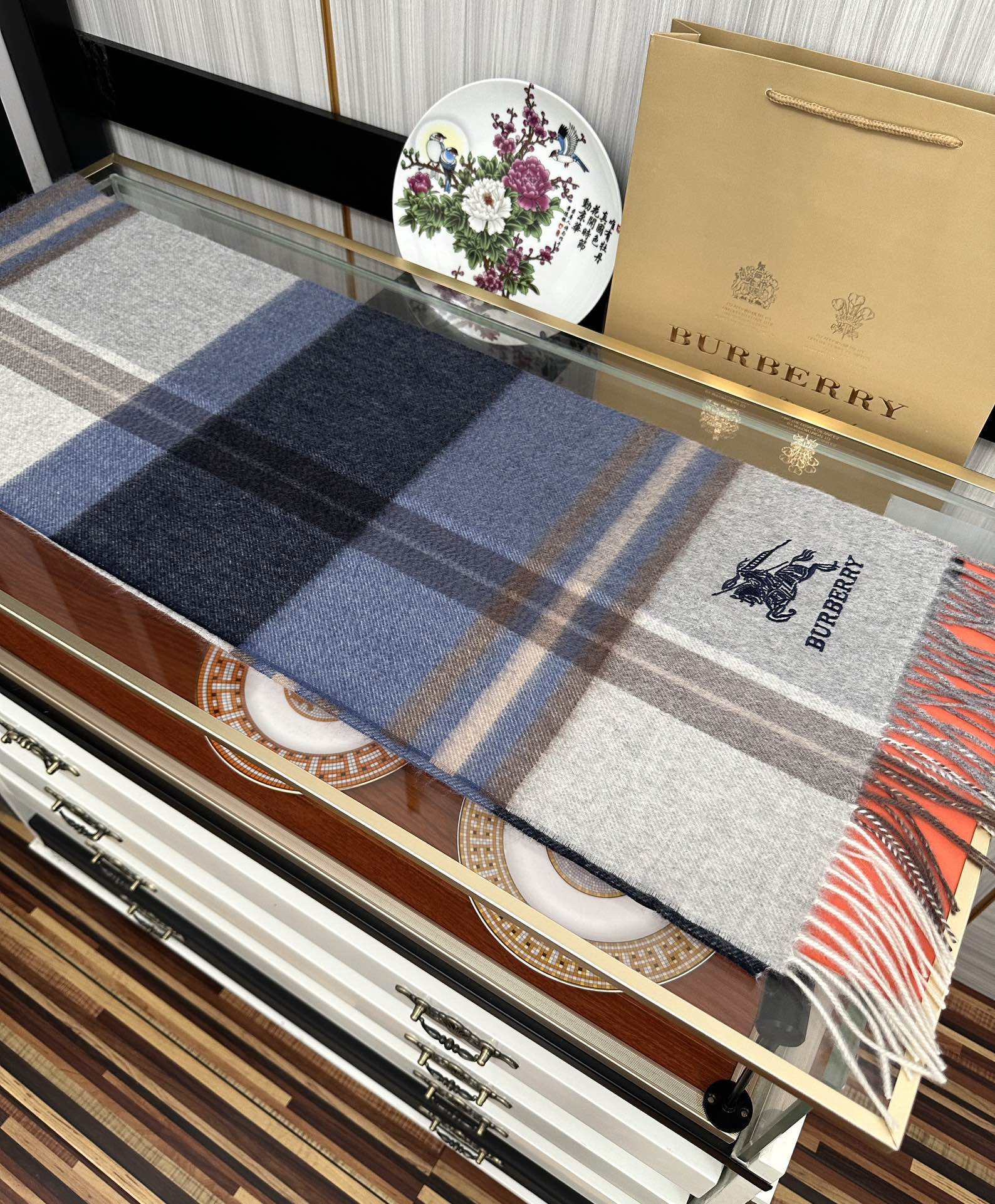 。85%山羊绒  2025 巴宝莉采用内蒙古顶级山羊绒，最新款男女通用情侣款👫重磅推荐💥 经典的格子，永