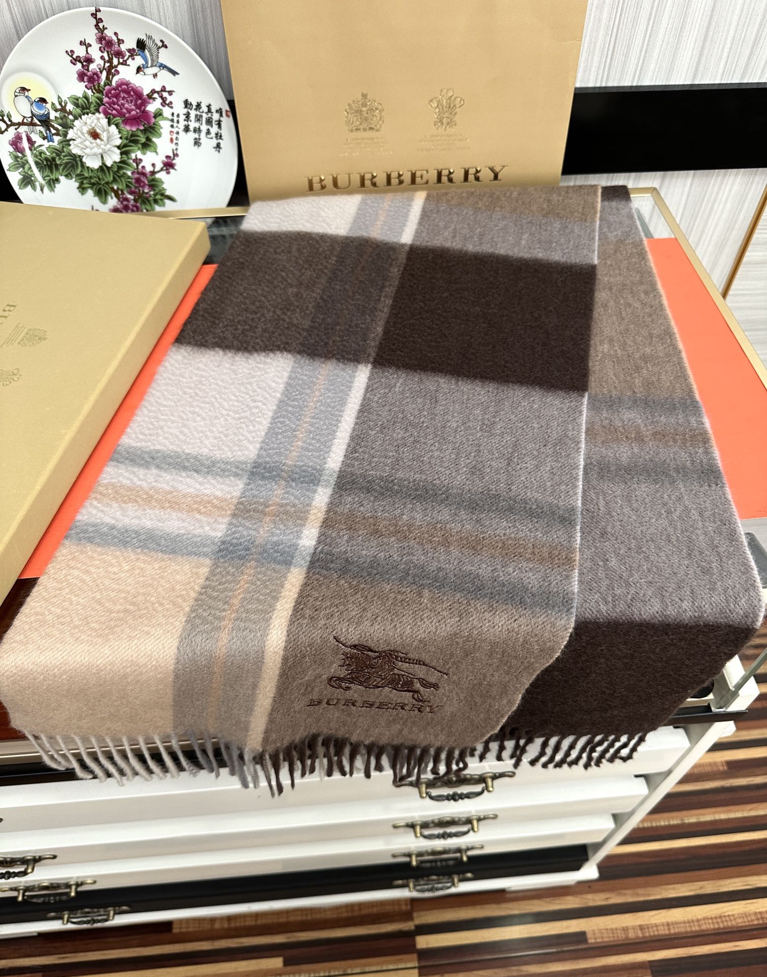 。85%山羊绒  2025 巴宝莉采用内蒙古顶级山羊绒，最新款男女通用情侣款👫重磅推荐💥 经典的格子，永