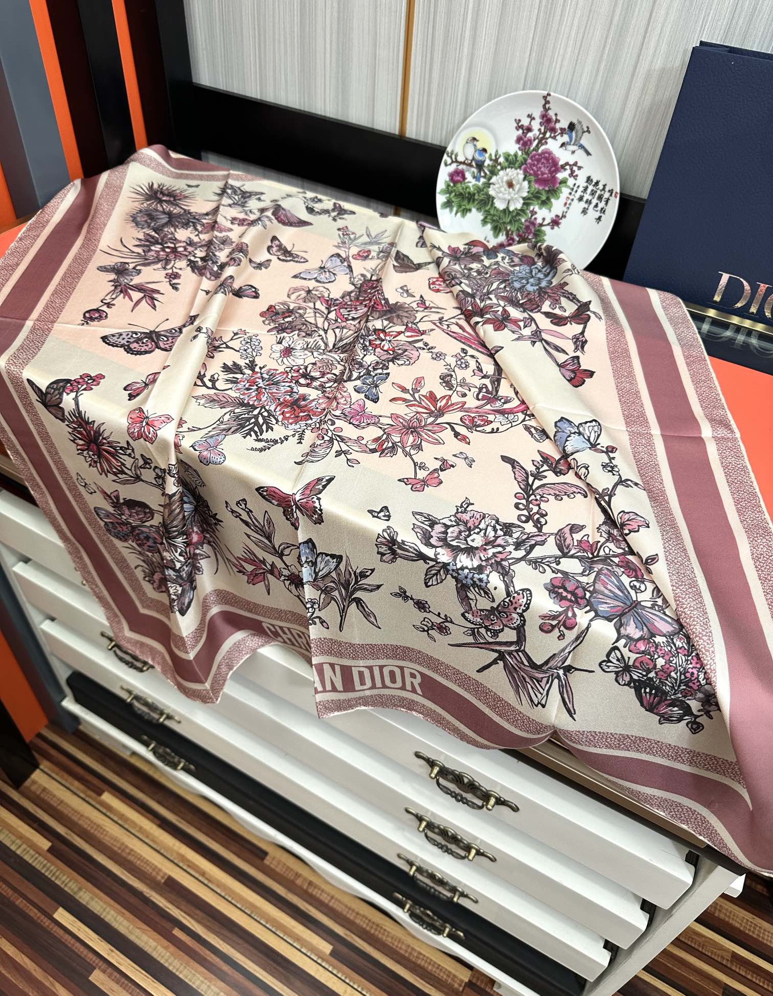 。 迪澳2025春夏季新款，太美了玫瑰买到都说好👍下手一定要快高端 大爱❤️女人尤物 货极少 四季都可以