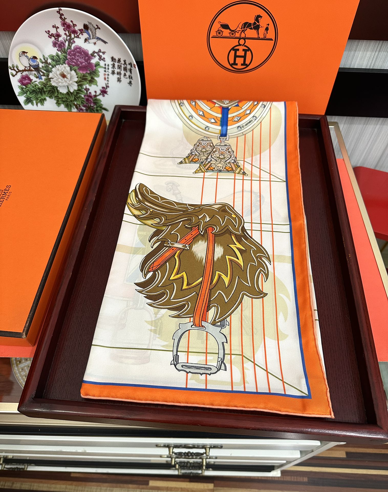 。2010HERMES 【鞍上世界】太阳精致卷边嘴唇太美了品质感很显好得意好搭到上瘾的丝巾色带着不显山不