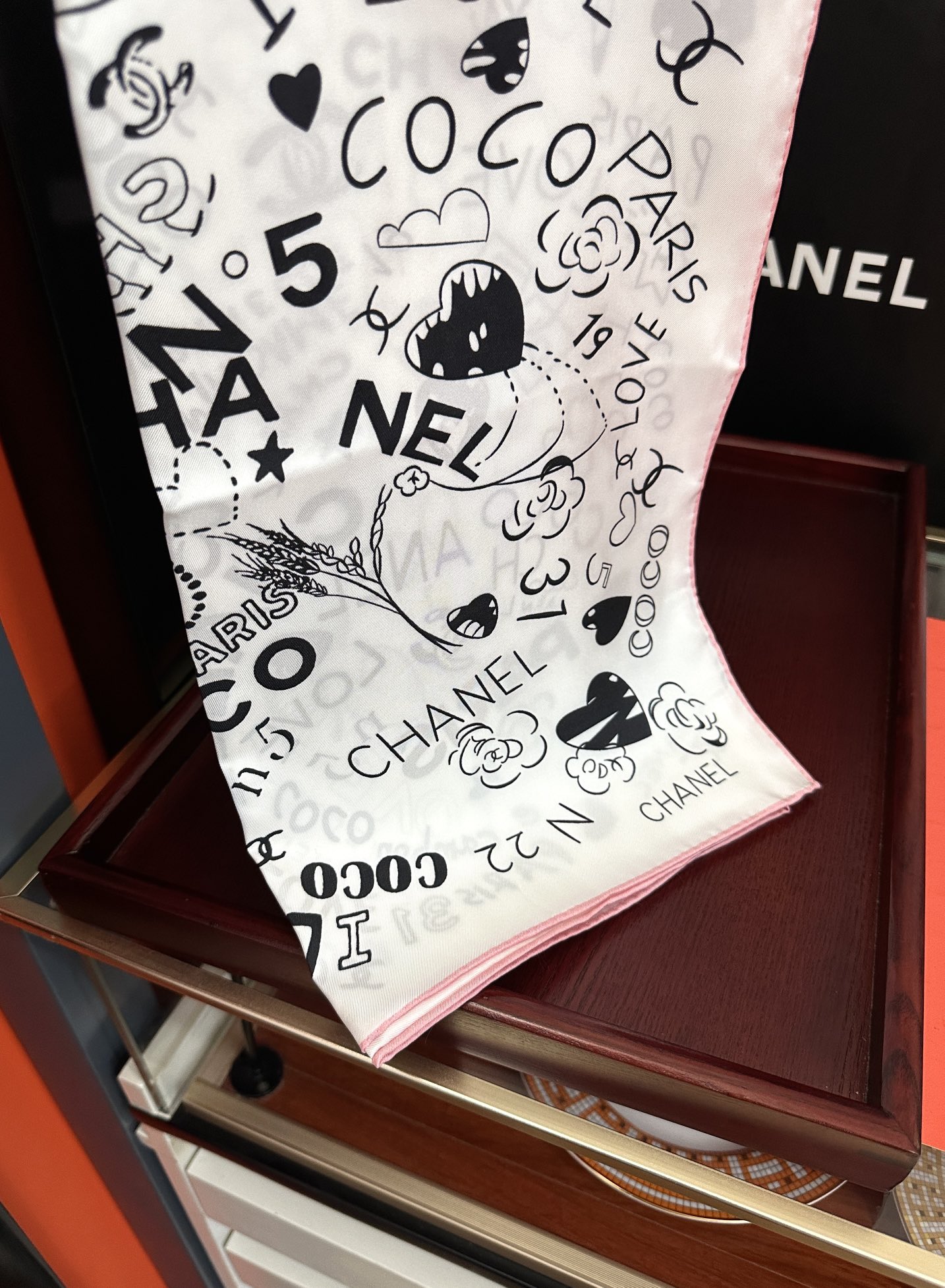  。香奈儿【18mm双面同色】浪漫爱情重磅推荐色真的超级爱的款式❤️Love,真情永在得意一条印有cha