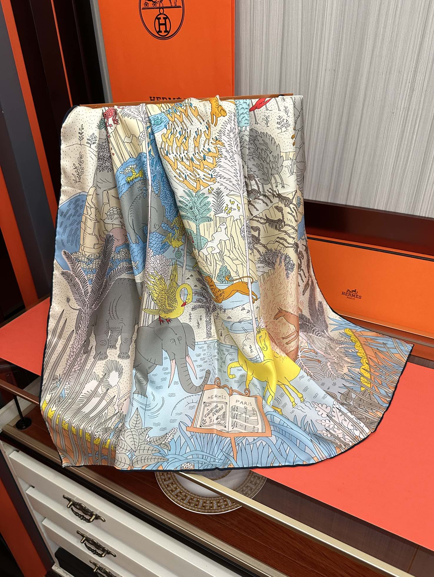 上新2025 。HERMES 重磅庆祝【大自然动物森林】方巾嘴唇精简时髦，品质感很显好得意好搭到上瘾的丝