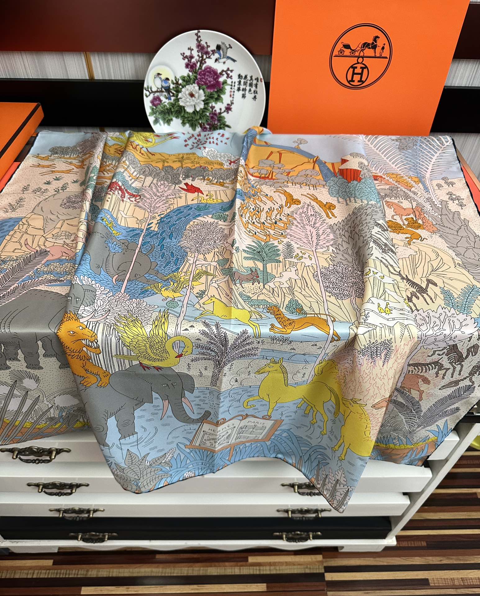 上新2025 。HERMES 重磅庆祝【大自然动物森林】方巾嘴唇精简时髦，品质感很显好得意好搭到上瘾的丝