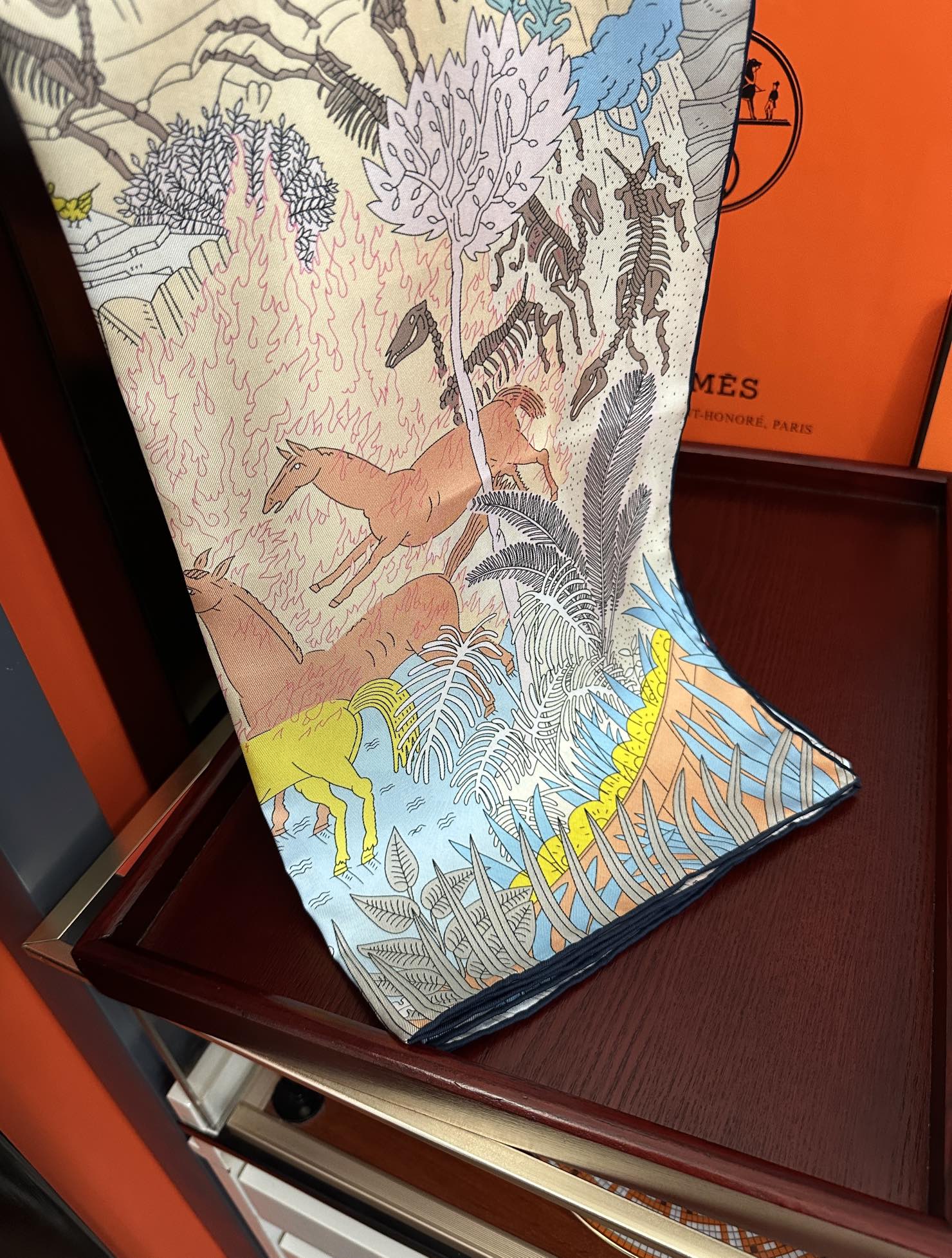 上新2025 。HERMES 重磅庆祝【大自然动物森林】方巾嘴唇精简时髦，品质感很显好得意好搭到上瘾的丝