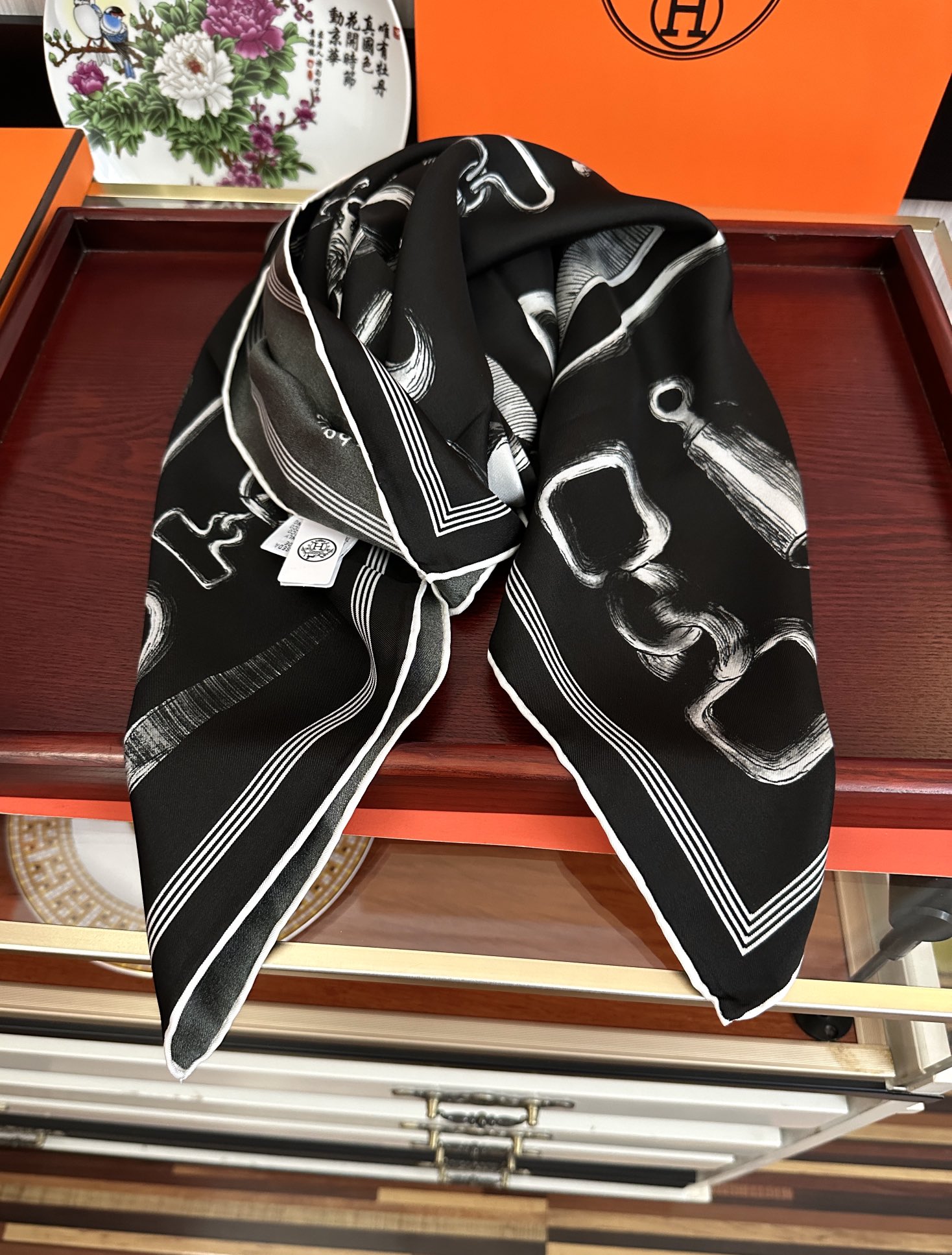 🆕高品质2025爱马仕最新款 官网同步 太阳精致卷边嘴唇太美了品质感很显好得意好搭到上瘾的丝巾色带着不显