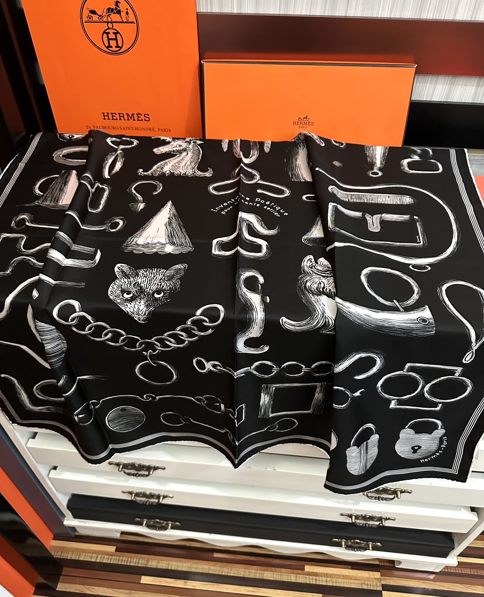 🆕高品质2025爱马仕最新款 官网同步 太阳精致卷边嘴唇太美了品质感很显好得意好搭到上瘾的丝巾色带着不显