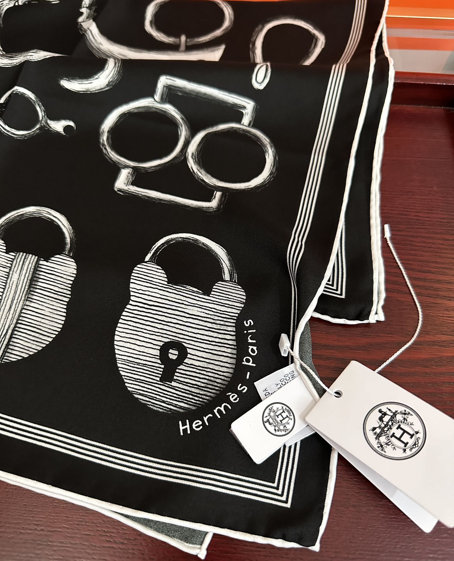 🆕高品质2025爱马仕最新款 官网同步 太阳精致卷边嘴唇太美了品质感很显好得意好搭到上瘾的丝巾色带着不显