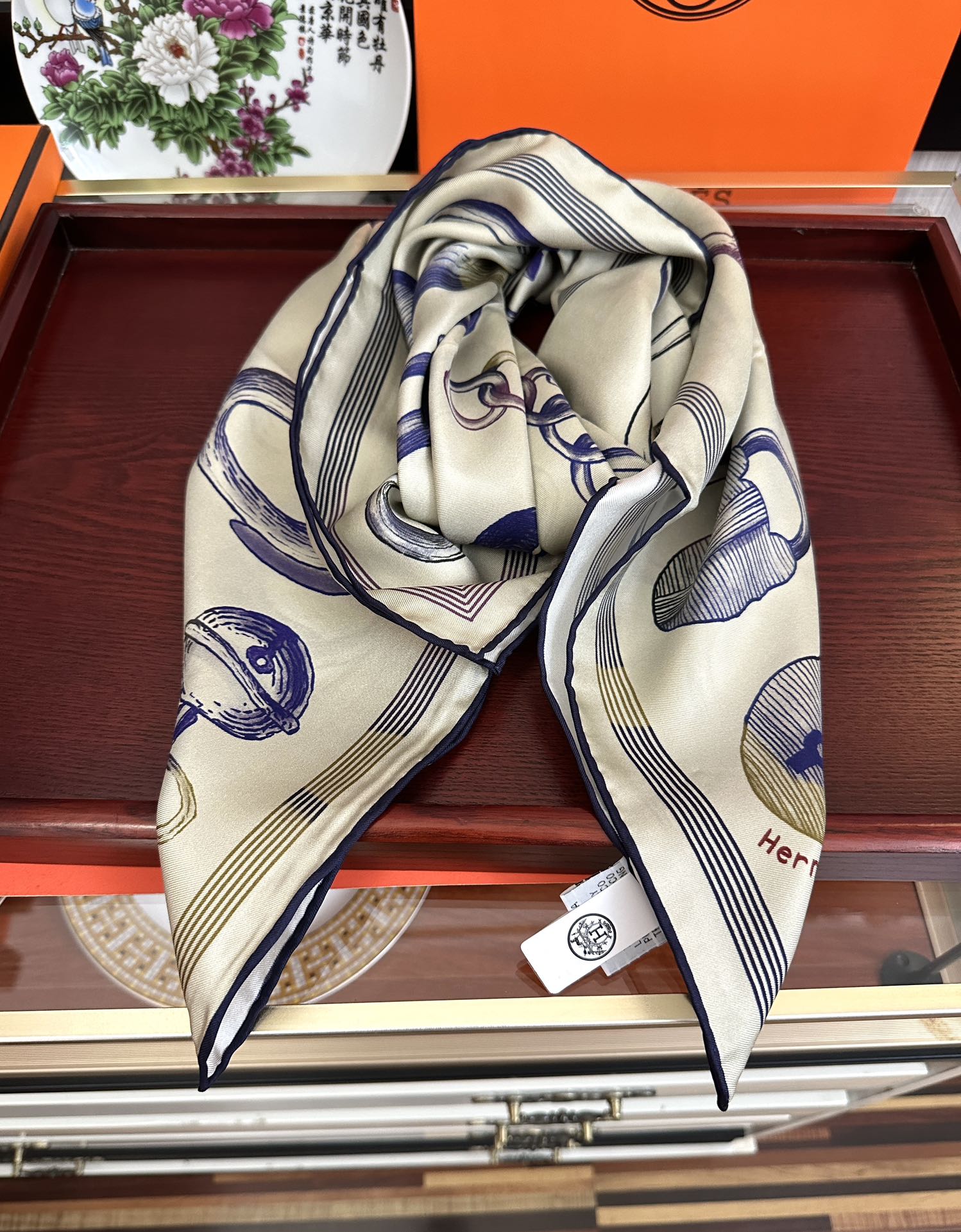 🆕高品质2025爱马仕最新款 官网同步 太阳精致卷边嘴唇太美了品质感很显好得意好搭到上瘾的丝巾色带着不显