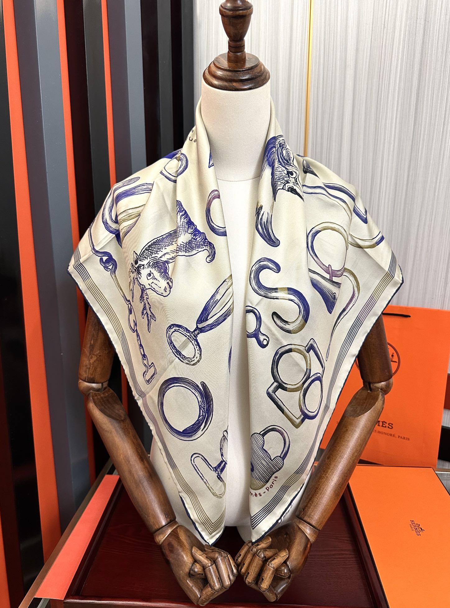 🆕高品质2025爱马仕最新款 官网同步 太阳精致卷边嘴唇太美了品质感很显好得意好搭到上瘾的丝巾色带着不显