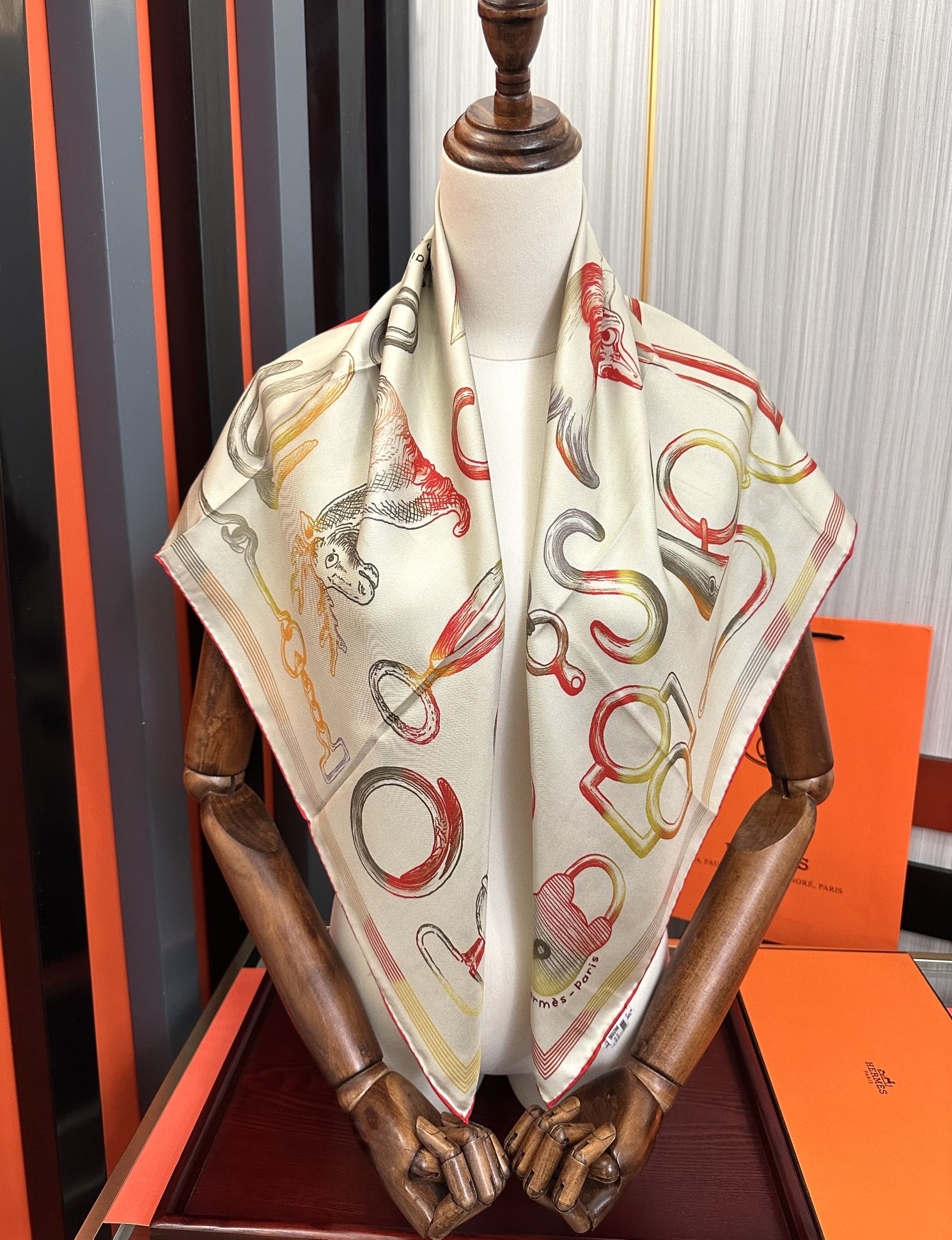 🆕高品质2025爱马仕最新款 官网同步 太阳精致卷边嘴唇太美了品质感很显好得意好搭到上瘾的丝巾色带着不显