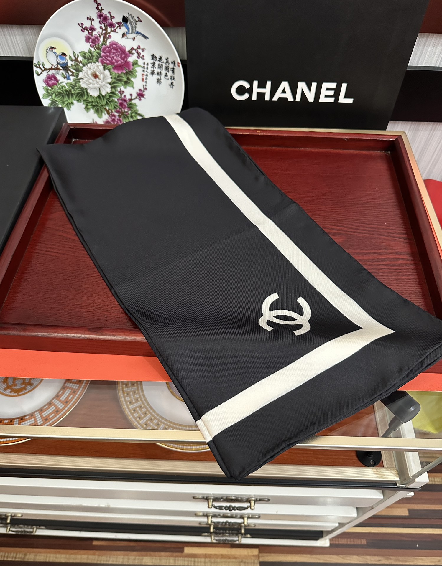 🆕上新 香奈儿 官网同步 2025最新款  春夏方巾设计真的好有突破不挑年龄  黑白大气经典得意感觉每一