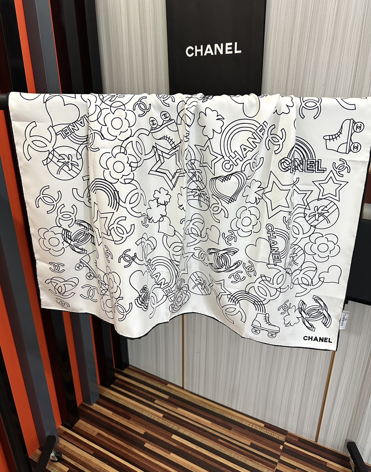  。香奈儿 专柜同步【双面同色】重磅推荐色真的超级爱的款式❤️Love,真情永在得意一条印有chanel