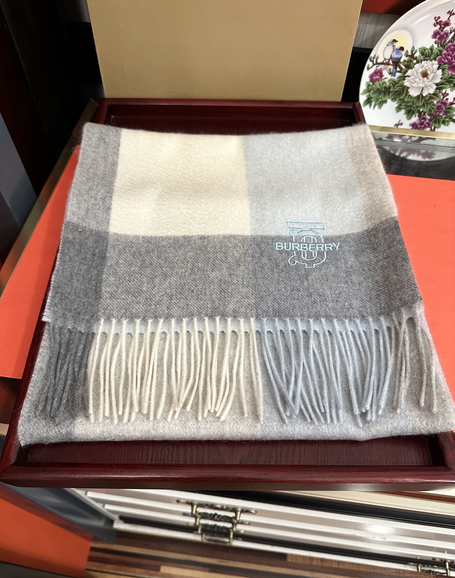 新款。85%山羊绒  2025 巴宝莉采用内蒙古顶级山羊绒，最新款男女通用情侣款👫重磅推荐💥 经典的格子