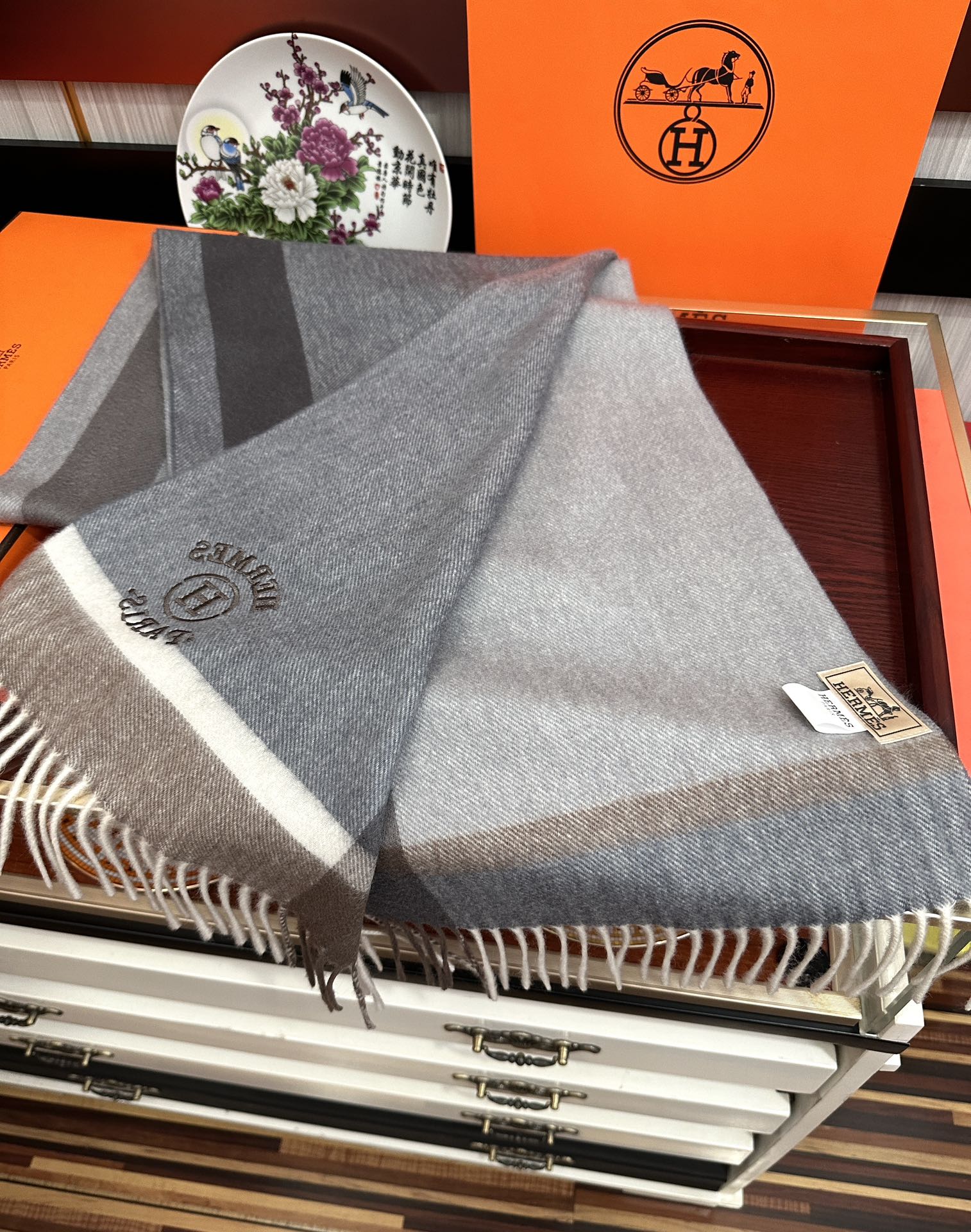  。85%羊绒 水波纹 爱马仕2025情侣款最爆款【采用内蒙古山羊绒】🎉男女士情侣款👫围巾‼️太美了😎让