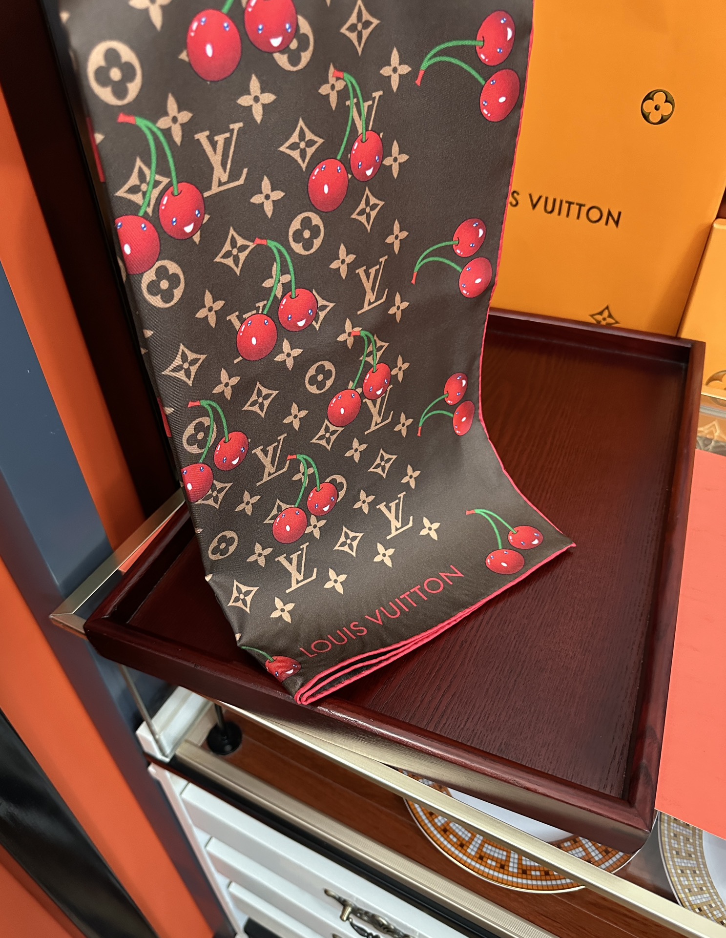 
新款。2010高品质太美了庆祝LV官网同步【18mm双面同色顶级真丝】庆祝“L家”90典藏方巾通过别致