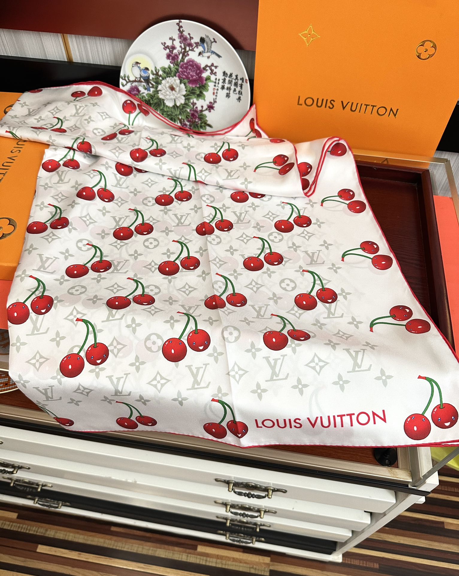 
新款。2010高品质太美了庆祝LV官网同步【18mm双面同色顶级真丝】庆祝“L家”90典藏方巾通过别致