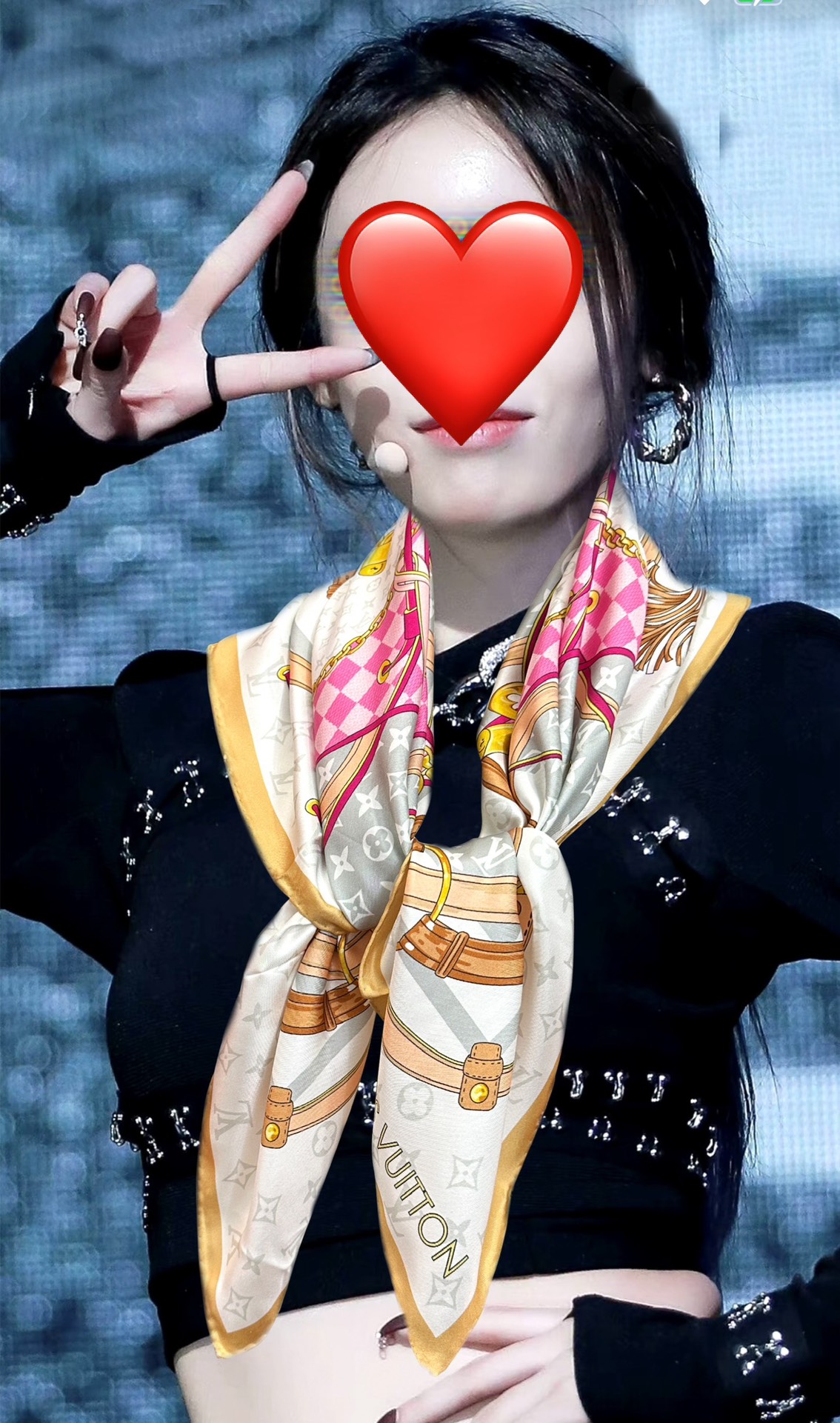 🆕 高版本LV 官网同步👍太美了庆祝Flower And StraPs 真丝方巾以瞩目笔触彰显雅致风范得