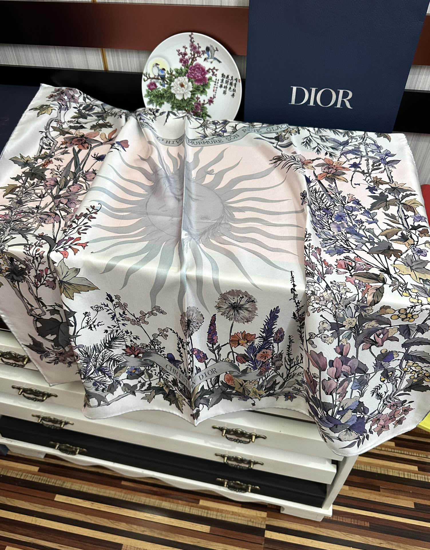 。 迪奥2025春夏季新款，【太阳花神系列】太美了玫瑰买到都说好👍下手一定要快高端 大爱❤️女人尤物 货