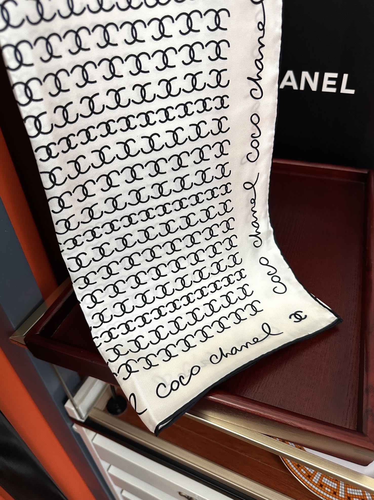 。2010高品质 香奈儿 【双C标志】太美了👍香奶奶永远都是比较经典發一条印有双C交织图案巧妙搭配得意简