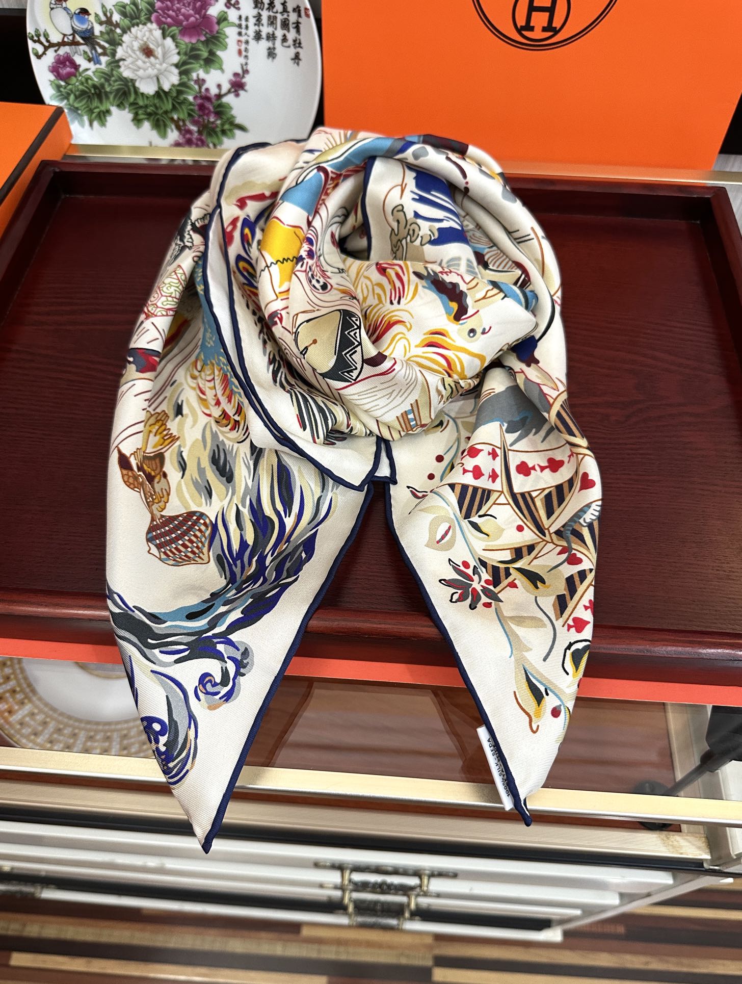 🆕高版本 爱马仕 官网同步【埃米尔奇幻之夜 】设计师：Virginie 夜幕降临在圣奥诺雷街（rue d