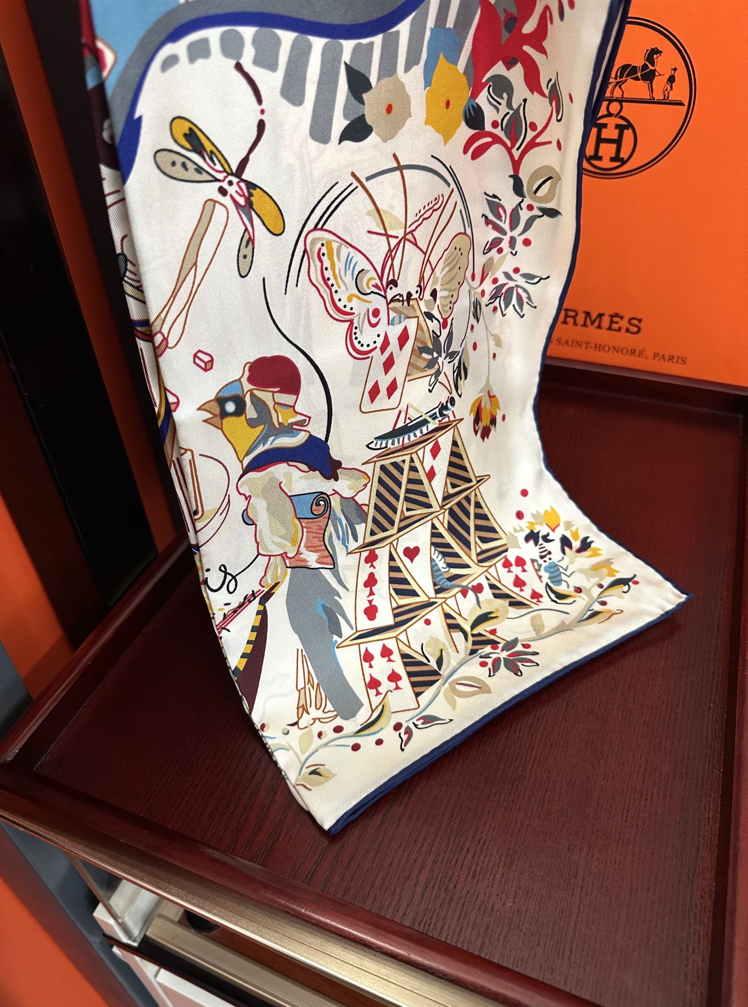 🆕高版本 爱马仕 官网同步【埃米尔奇幻之夜 】设计师：Virginie 夜幕降临在圣奥诺雷街（rue d