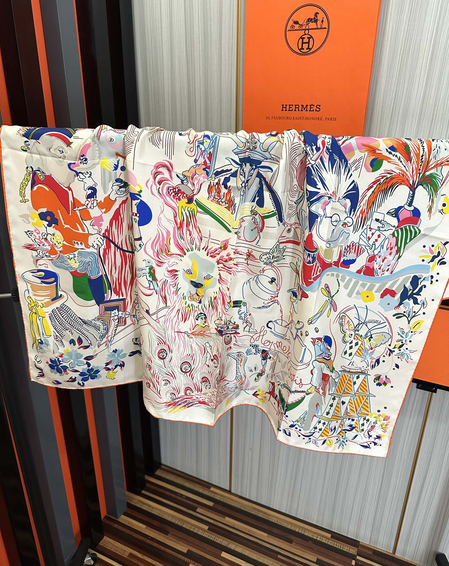 🆕高版本 爱马仕 官网同步【埃米尔奇幻之夜 】设计师：Virginie 夜幕降临在圣奥诺雷街（rue d