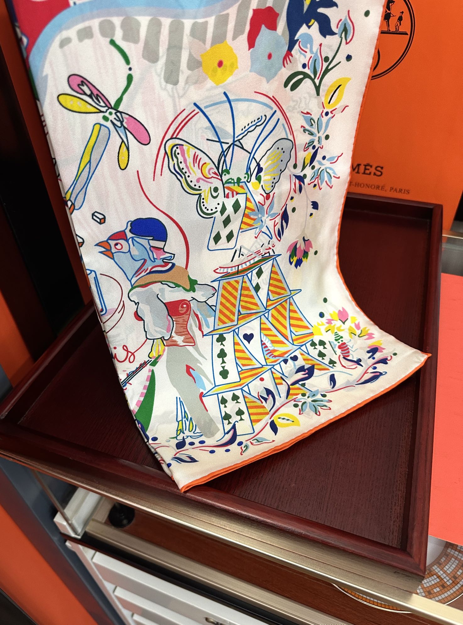 🆕高版本 爱马仕 官网同步【埃米尔奇幻之夜 】设计师：Virginie 夜幕降临在圣奥诺雷街（rue d