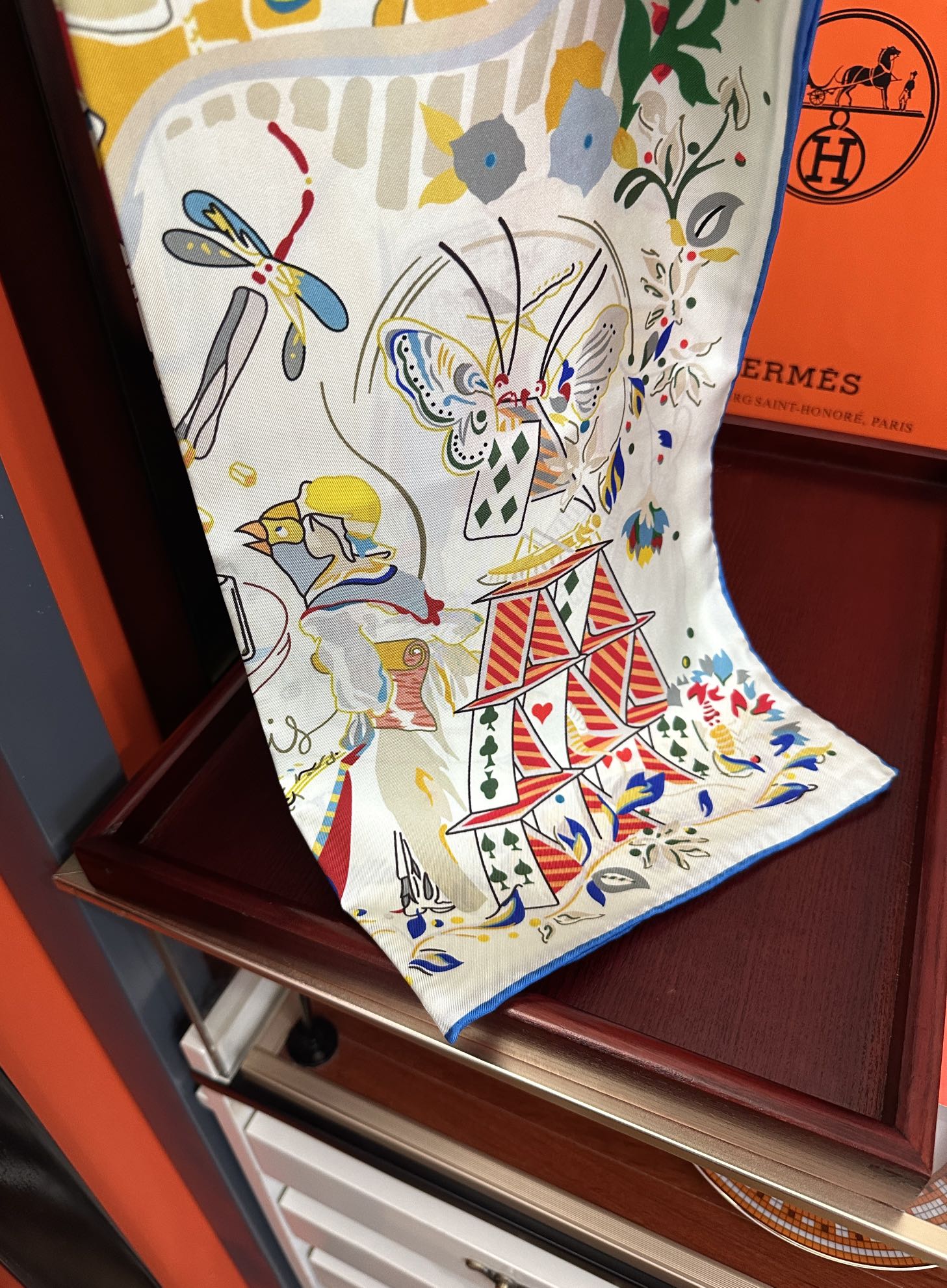 🆕高版本 爱马仕 官网同步【埃米尔奇幻之夜 】设计师：Virginie 夜幕降临在圣奥诺雷街（rue d