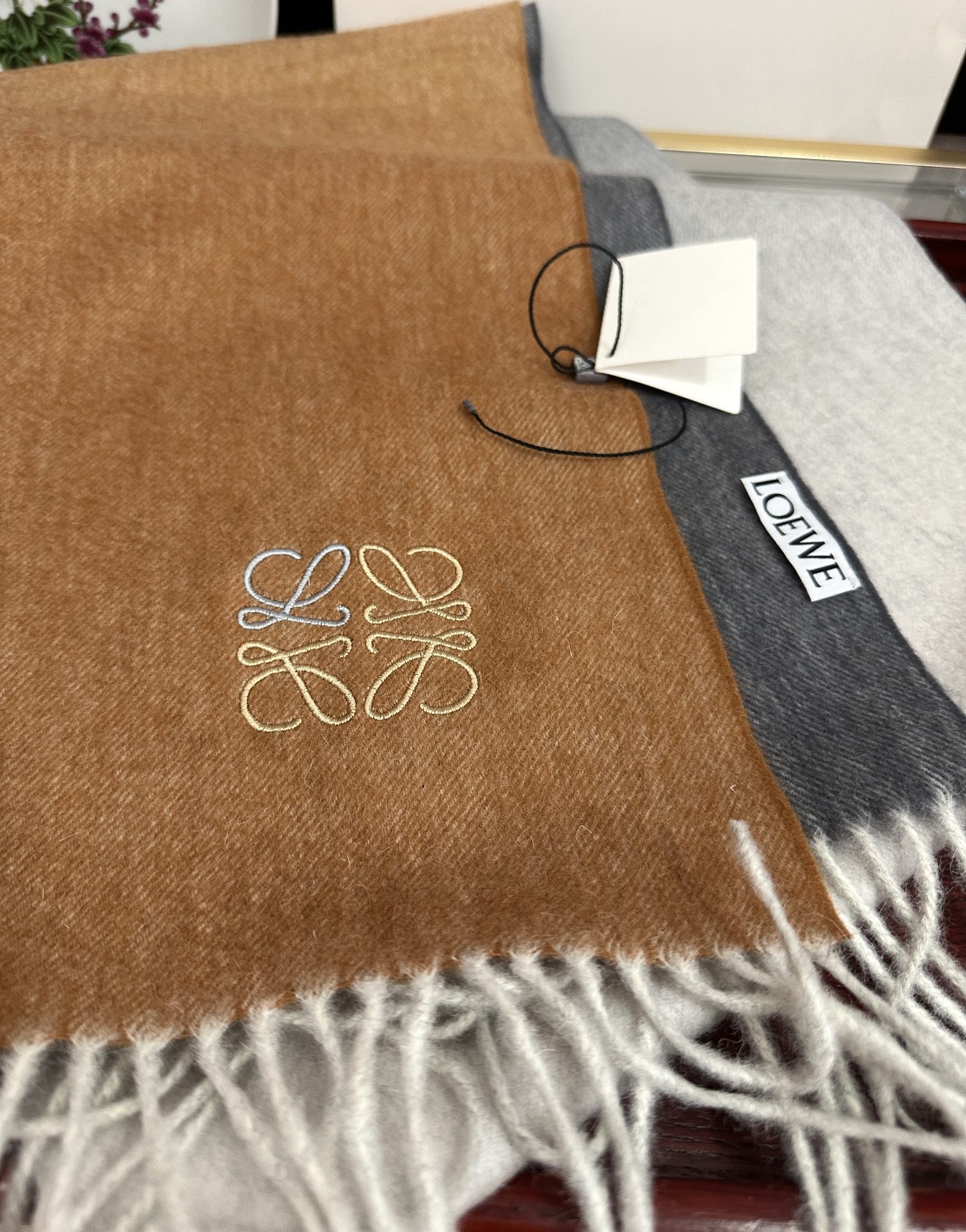 。 2010 新品，太美了，罗意威，采用内蒙古山羊绒，渐变系列，最新款男女通用情侣款👫重磅推荐💥 经典的