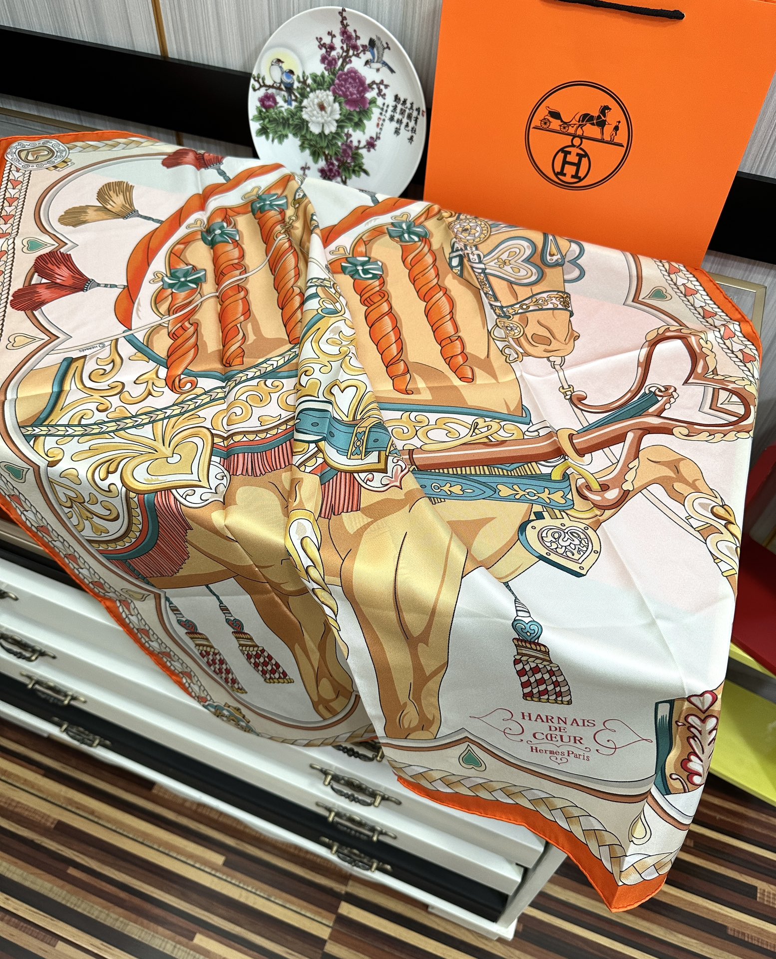 。高版本 爱马仕 2025新款【骏马奔腾】精致手工卷边，买到都说好👍下手一定要快高端 大爱❤️女人尤物 