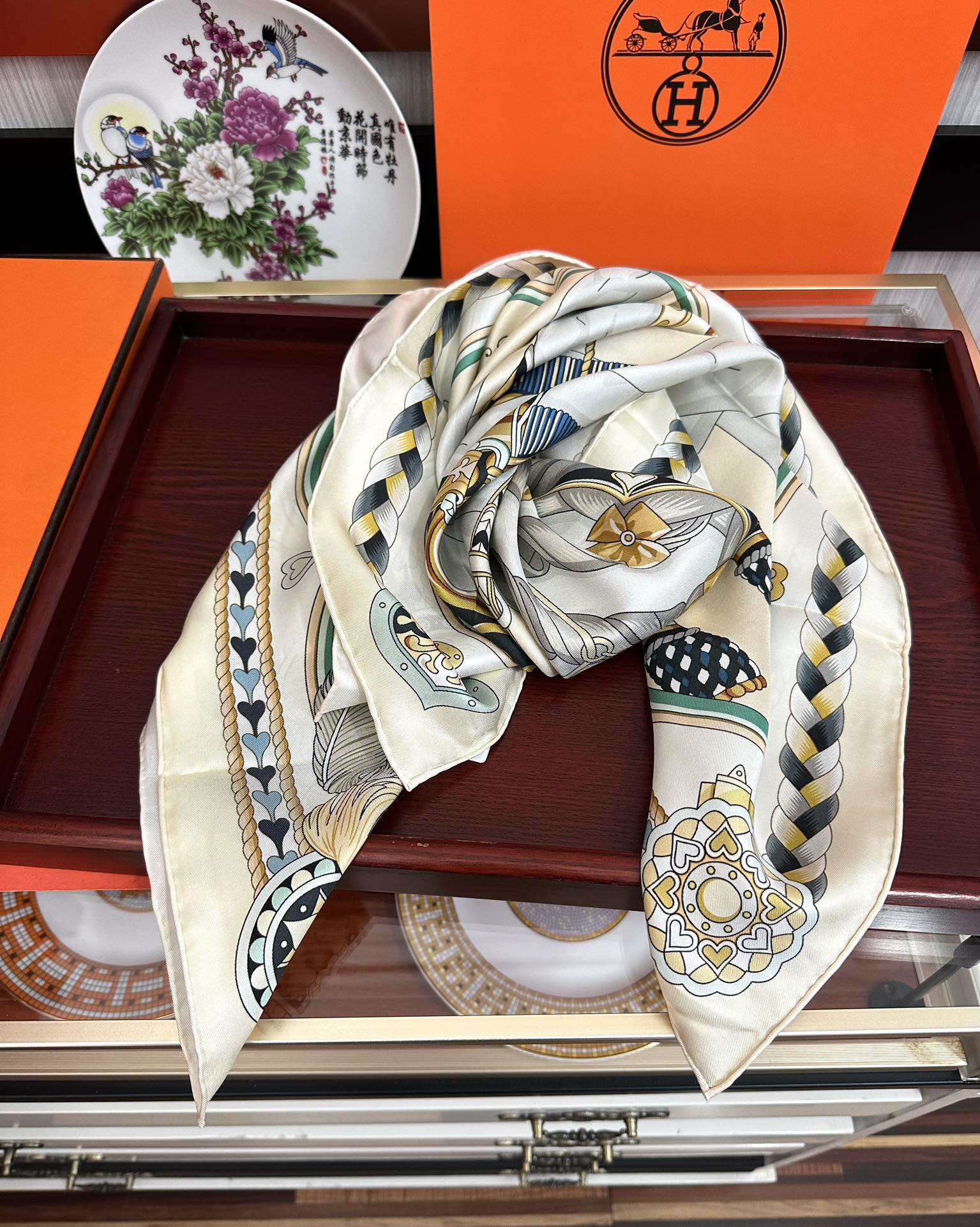 。高版本 爱马仕 2025新款【骏马奔腾】精致手工卷边，买到都说好👍下手一定要快高端 大爱❤️女人尤物 