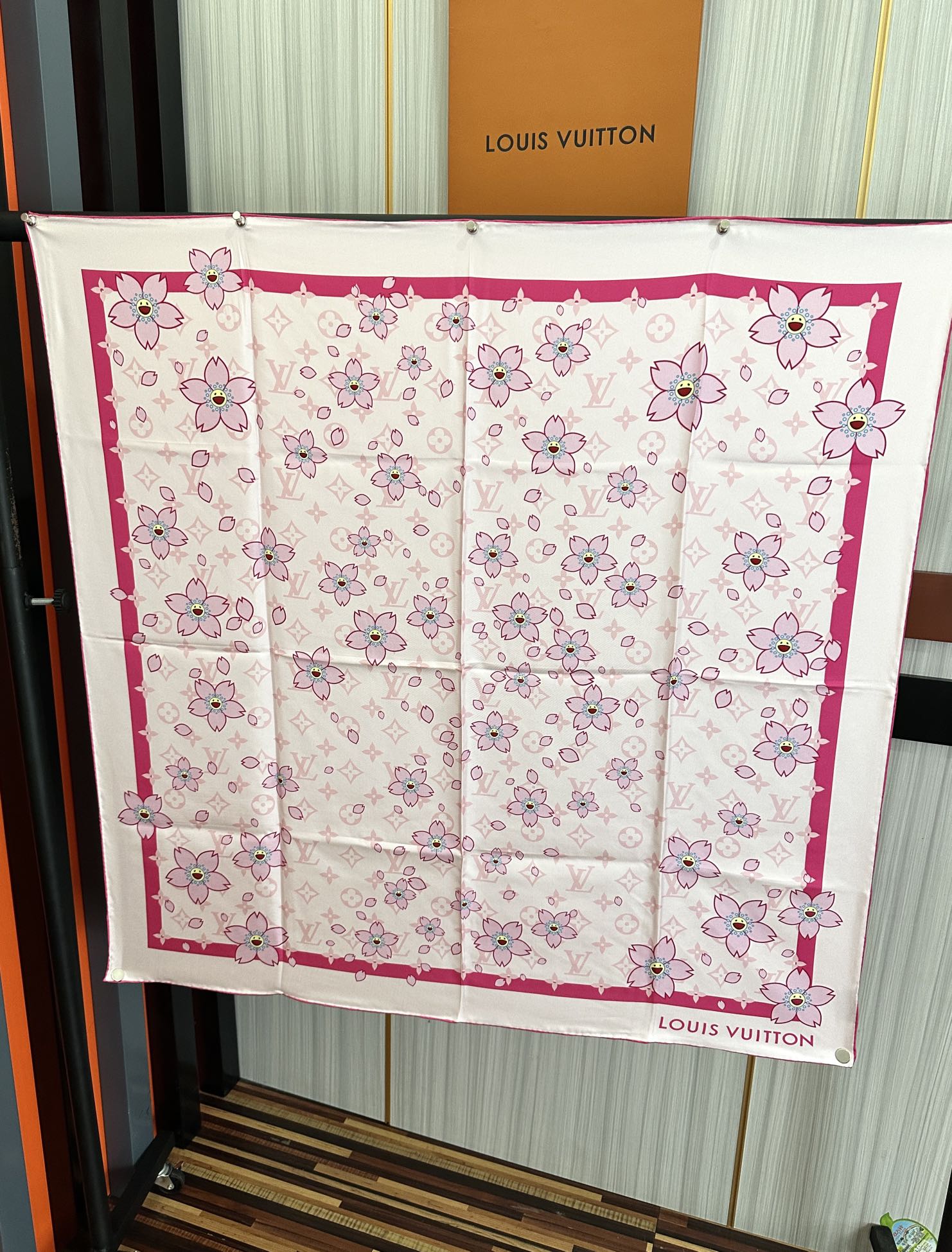 。高版本 LV官网同步【双面同色】太阳🌞花朵系列 太美了庆祝“L家”90典藏方巾通过别致的经典色彩向原创