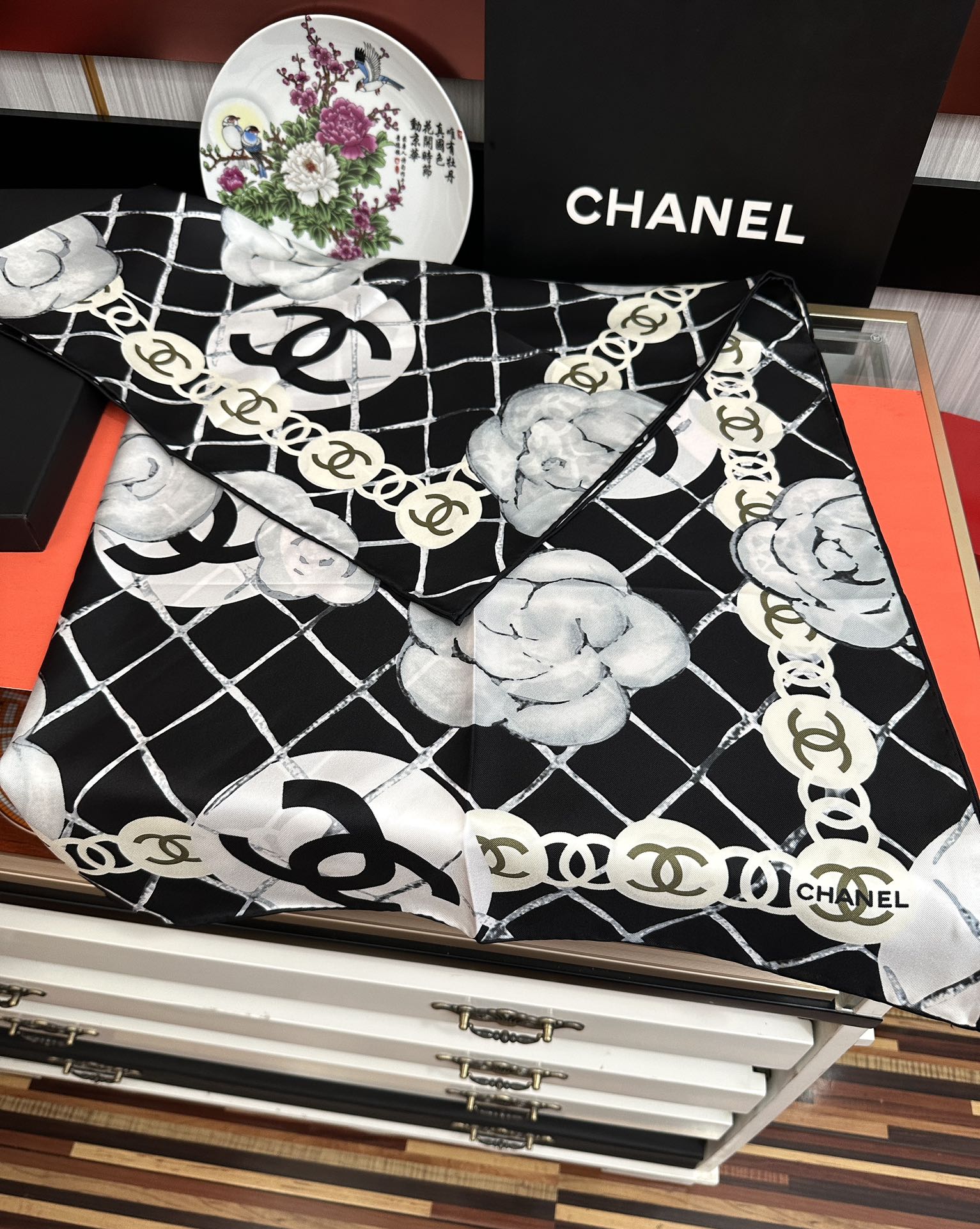 。2010高品质 香奈儿【山茶花系列】 精致款边 永远都是那么经典發『▪️落入安稳，经典宇宙情人』香粉欢