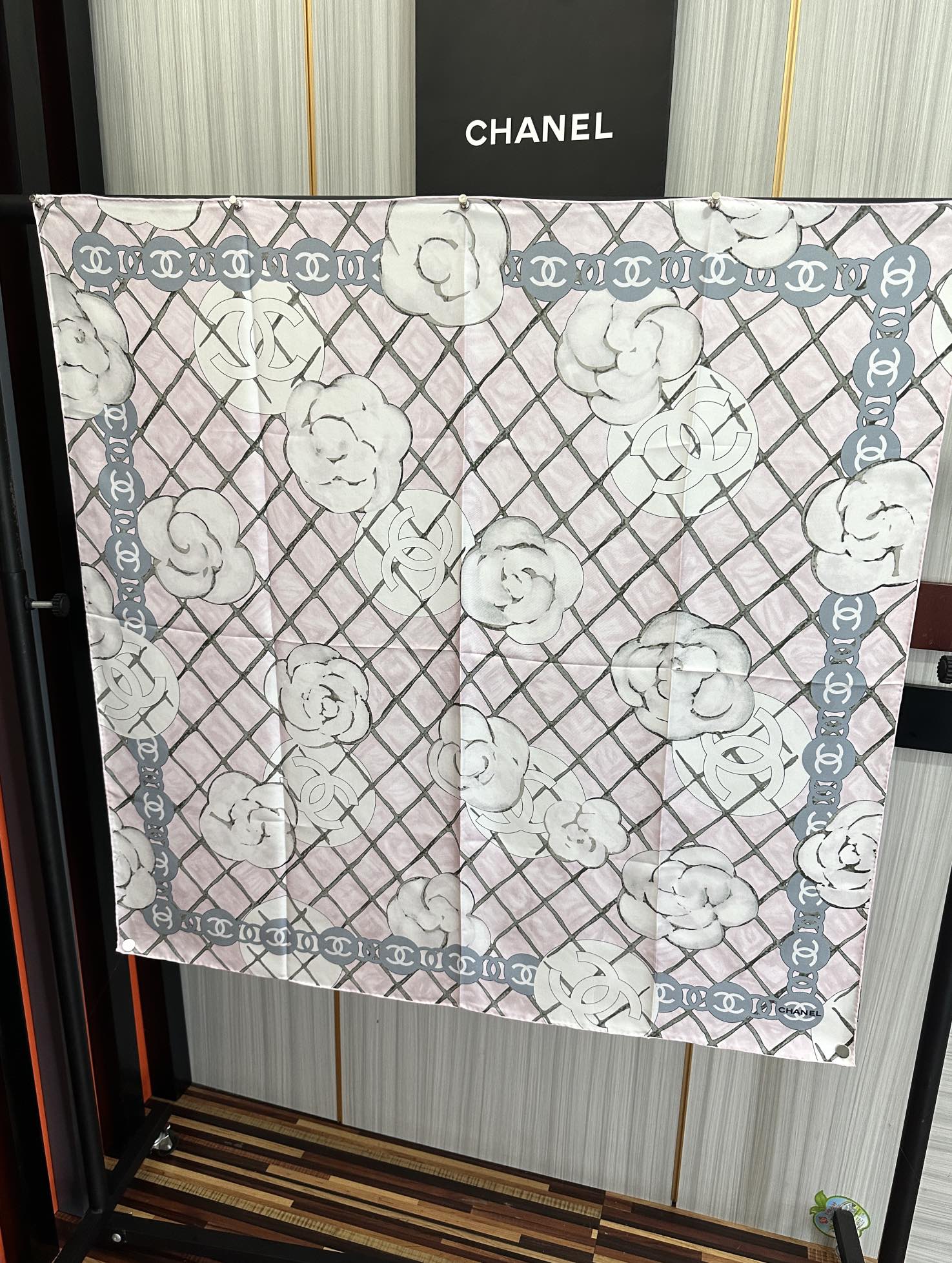 。2010高品质 香奈儿【山茶花系列】 精致款边 永远都是那么经典發『▪️落入安稳，经典宇宙情人』香粉欢