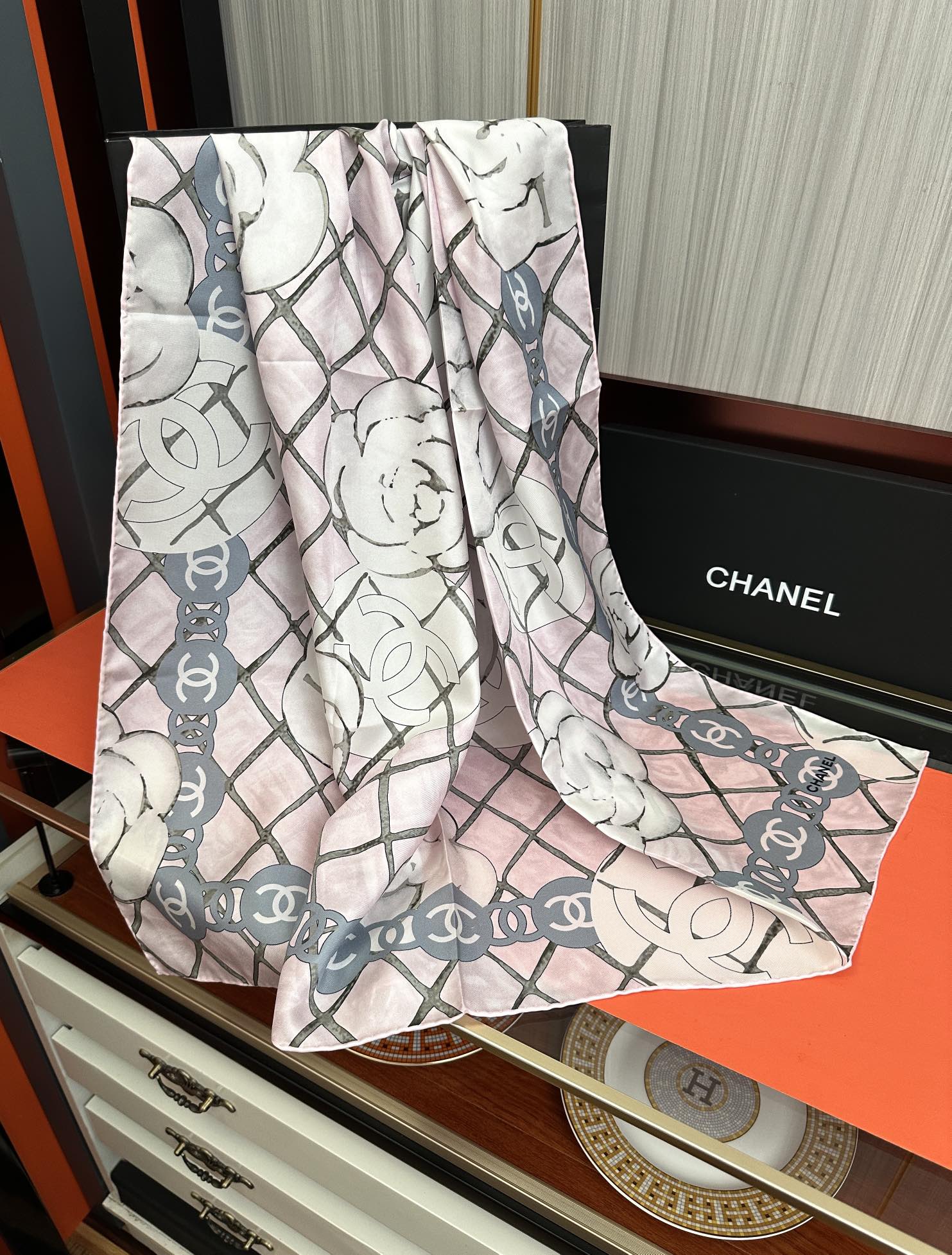 。2010高品质 香奈儿【山茶花系列】 精致款边 永远都是那么经典發『▪️落入安稳，经典宇宙情人』香粉欢