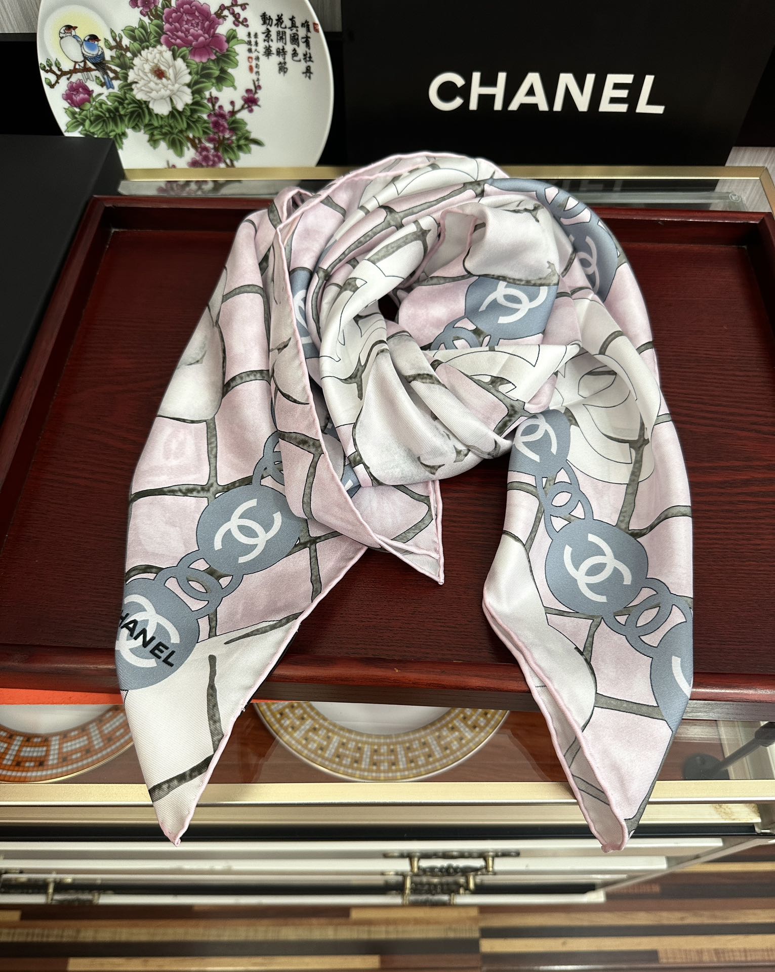 。2010高品质 香奈儿【山茶花系列】 精致款边 永远都是那么经典發『▪️落入安稳，经典宇宙情人』香粉欢