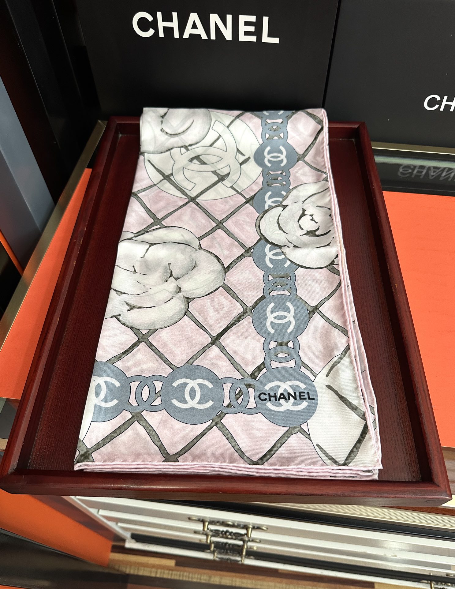 。2010高品质 香奈儿【山茶花系列】 精致款边 永远都是那么经典發『▪️落入安稳，经典宇宙情人』香粉欢