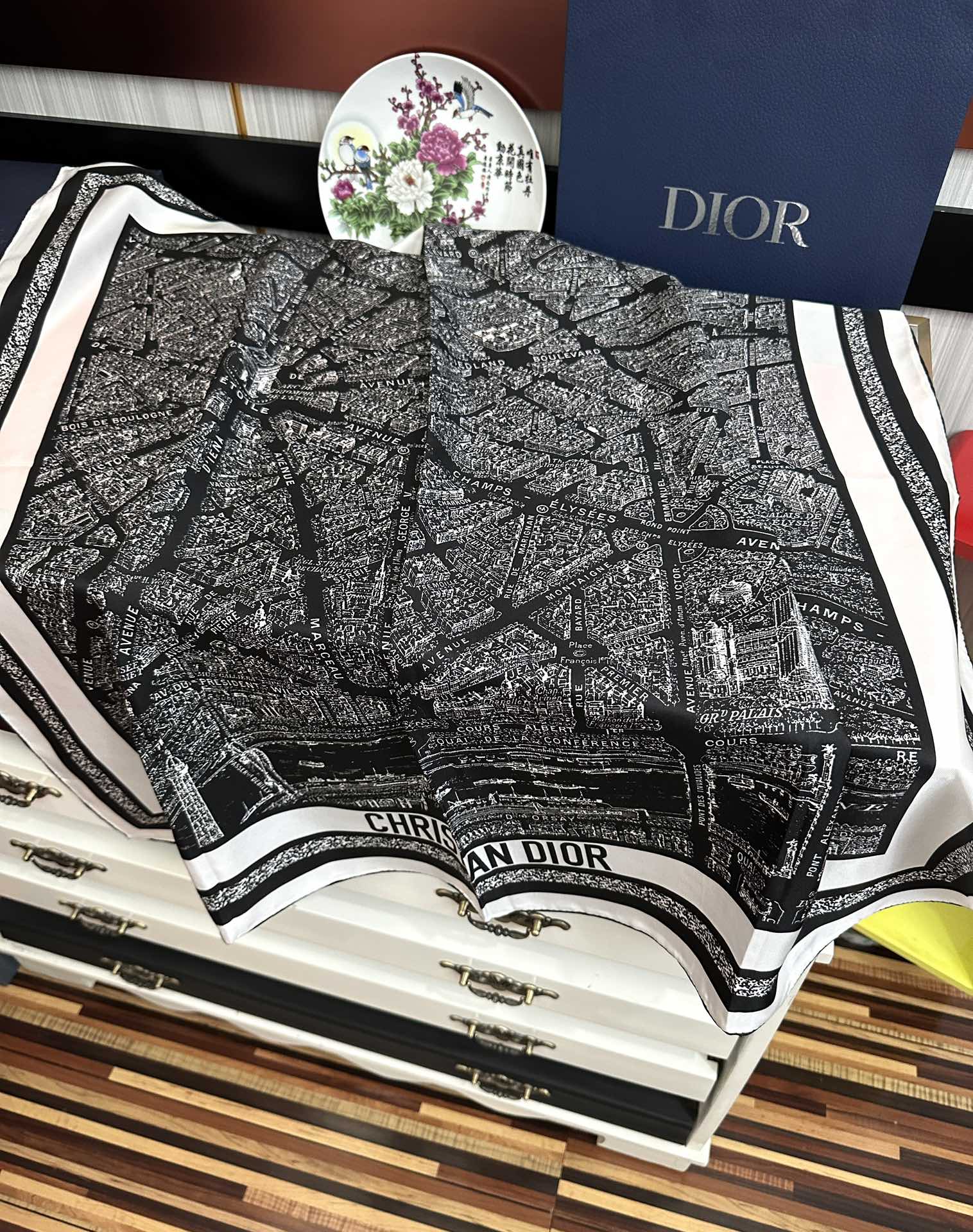 。新款 迪奥2025春夏季新款，【巴黎地图】太美了玫瑰买到都说好👍下手一定要快高端 大爱❤️女人尤物 货