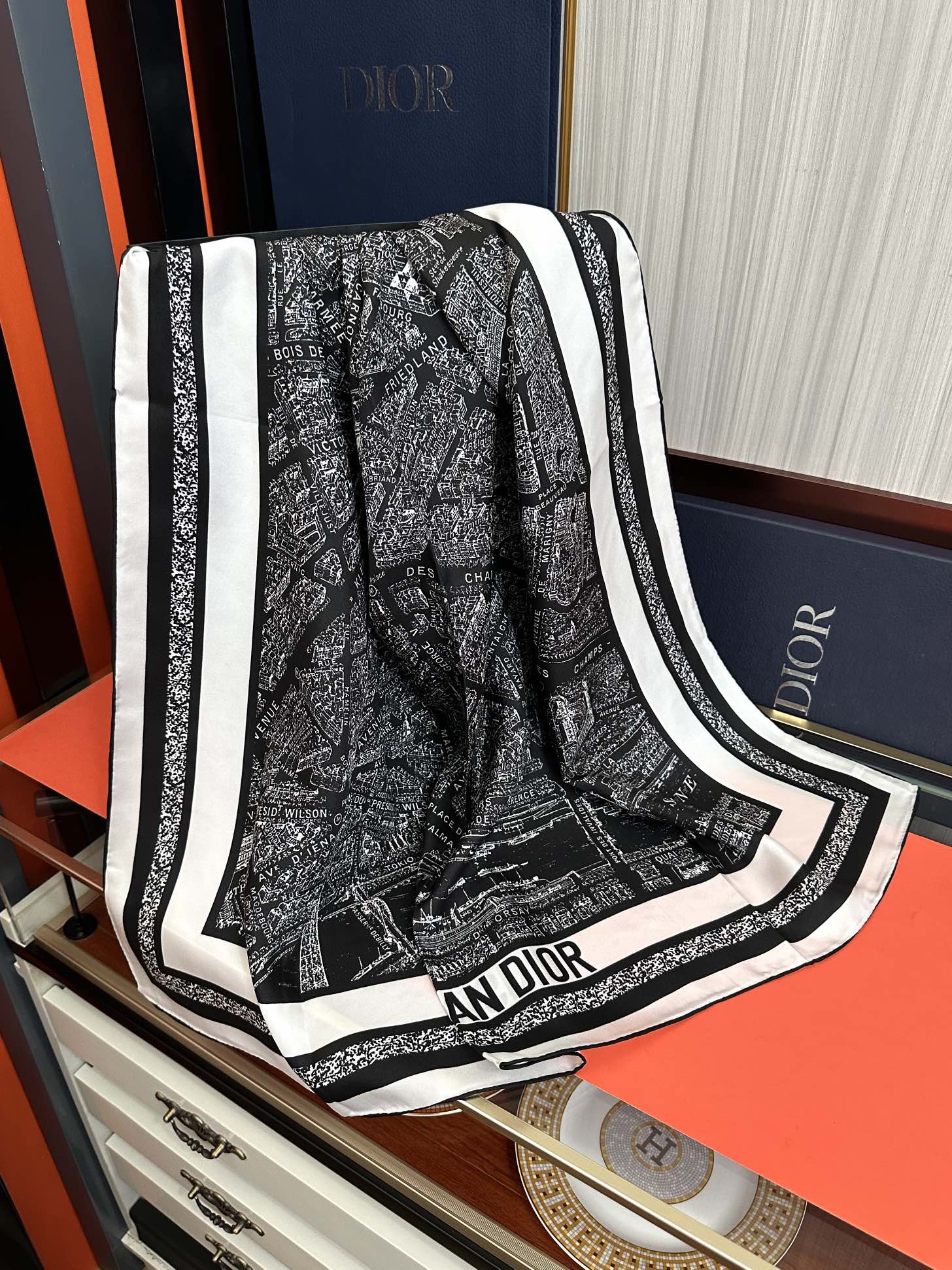 。新款 迪奥2025春夏季新款，【巴黎地图】太美了玫瑰买到都说好👍下手一定要快高端 大爱❤️女人尤物 货