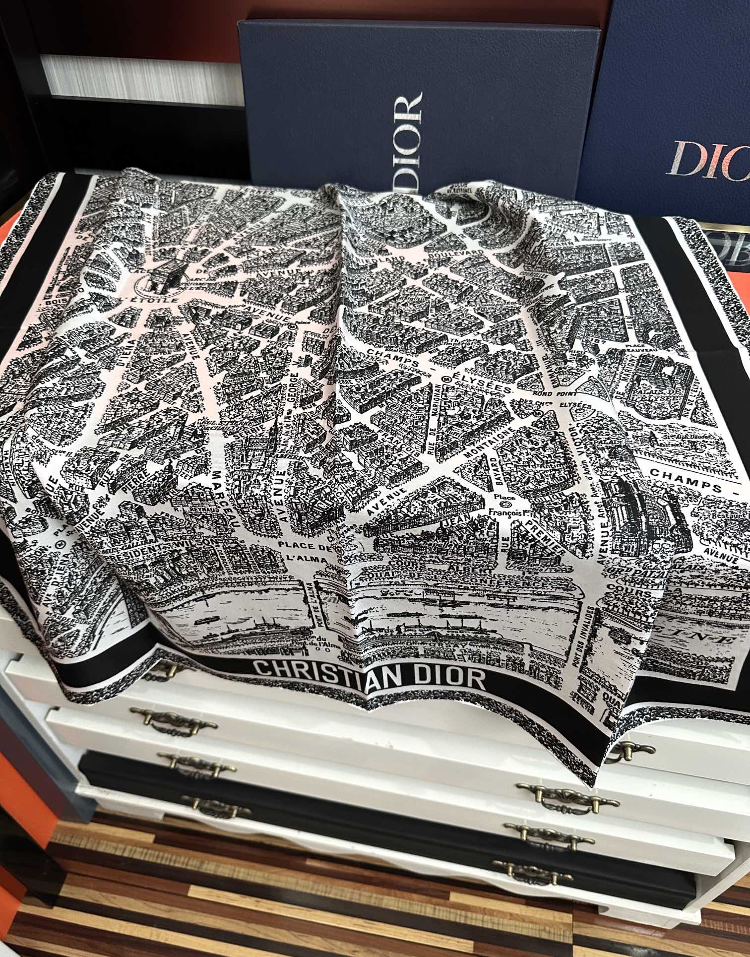 。新款 迪奥2025春夏季新款，【巴黎地图】太美了玫瑰买到都说好👍下手一定要快高端 大爱❤️女人尤物 货