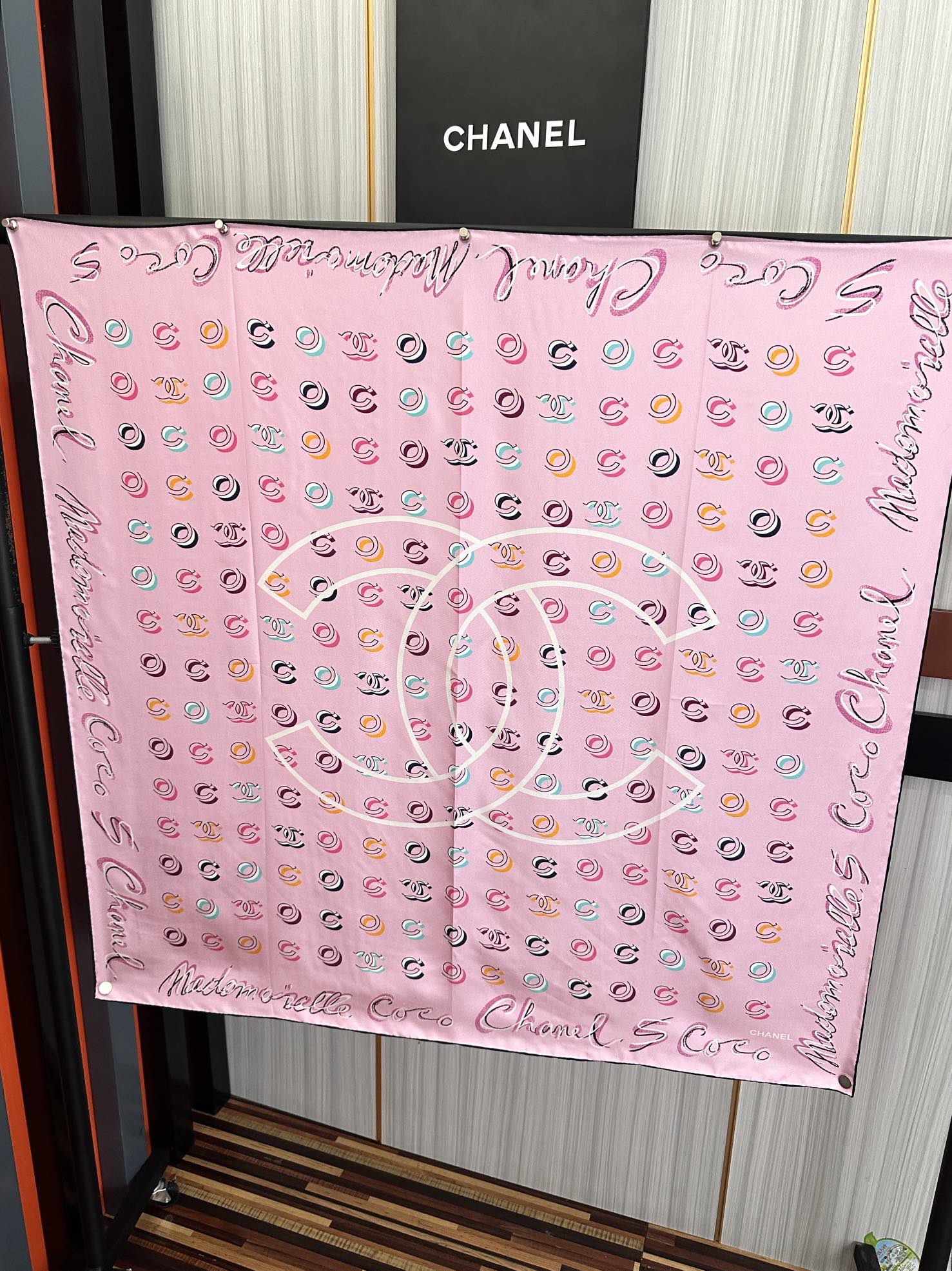 🆕 香奈儿 【Coco字母炫彩】官网同步庆祝工艺提花+双面数码印花搭配精致的手工卷边工艺得意质感高级且细