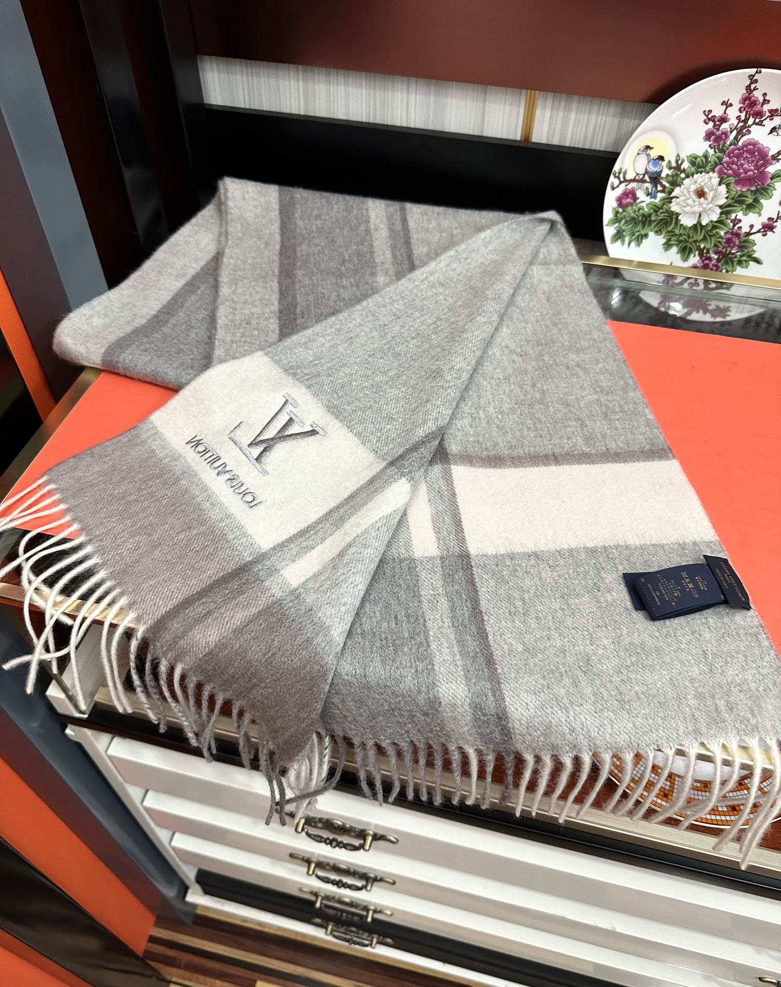 上新。2010 吧宝利 最爆款【采用内蒙古山羊绒】🎉男女士情侣款👫围巾‼️太美了😎让人耳目一新的感觉色色