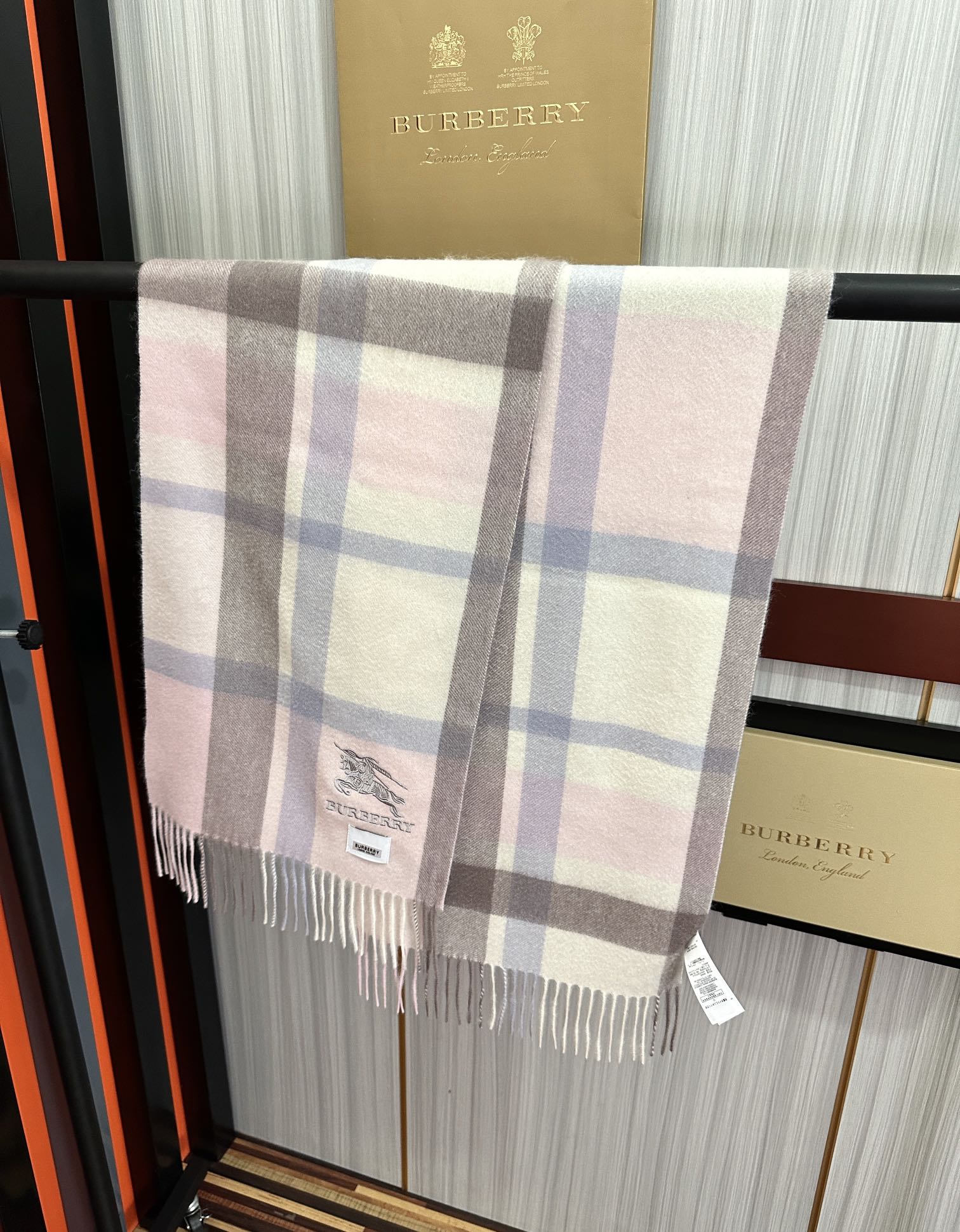 。85%山羊绒  2025巴宝莉【刺绣战马】采用内蒙古顶级山羊绒 最新款男女通用情侣款👫重磅推荐💥 经典