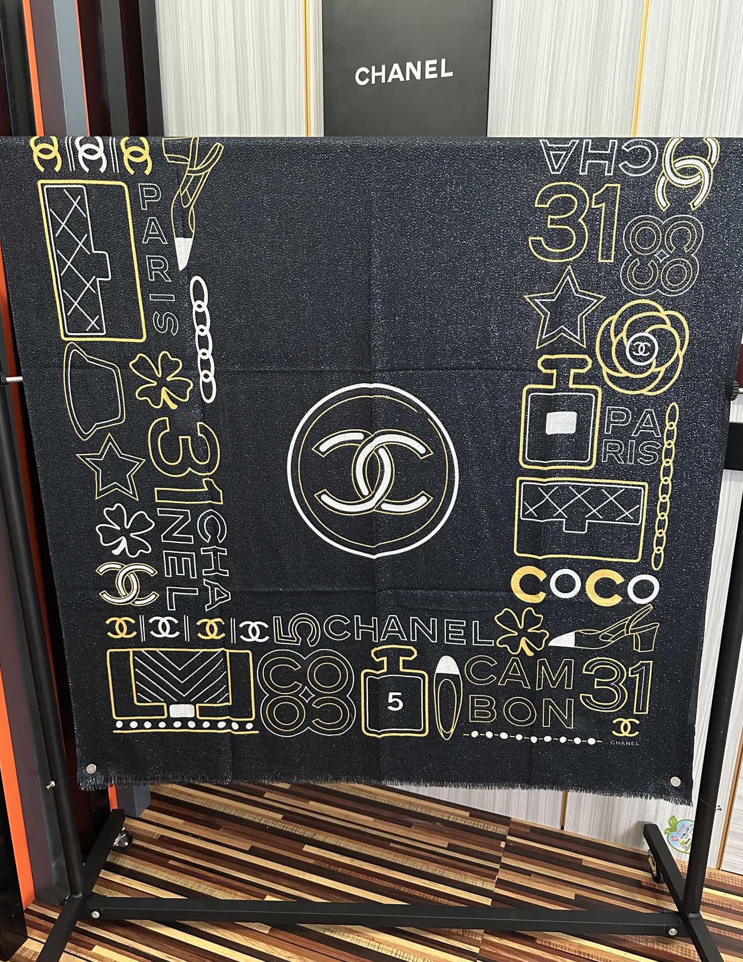 。上新小香 银丝2025 最新款吃瓜闪闪发光咖啡顶级设计太美了，真心赞👍【羊绒绒长巾】😘💍实物真心美 🎀