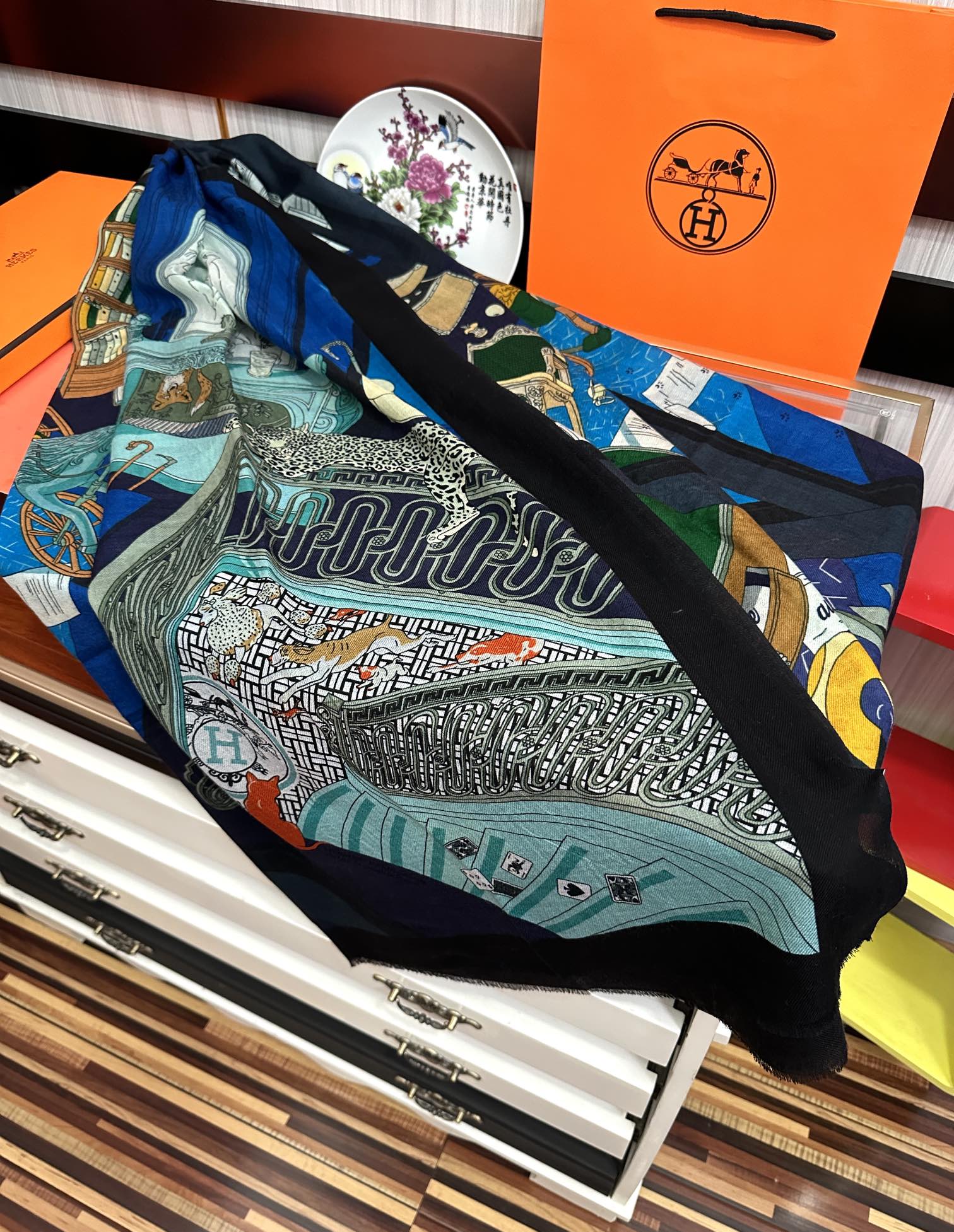 🆕 爱马士2025 最新款【24号之谜】顶级设计太美了，真心赞👍😘💍实物真心美 🎀披肩配以印花💓💃🏻无论