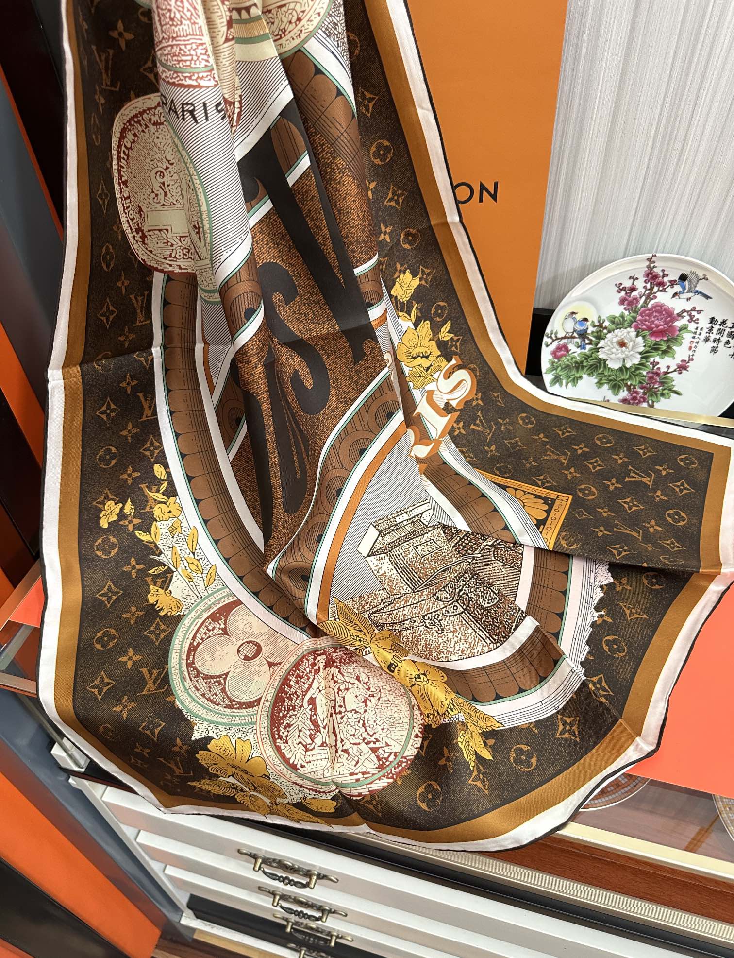 💖Lv家🌟2025【经典款式】真丝方巾👍【高端 大爱❤️女人尤物 】货极少 四季都可以用‼️真心美的让人