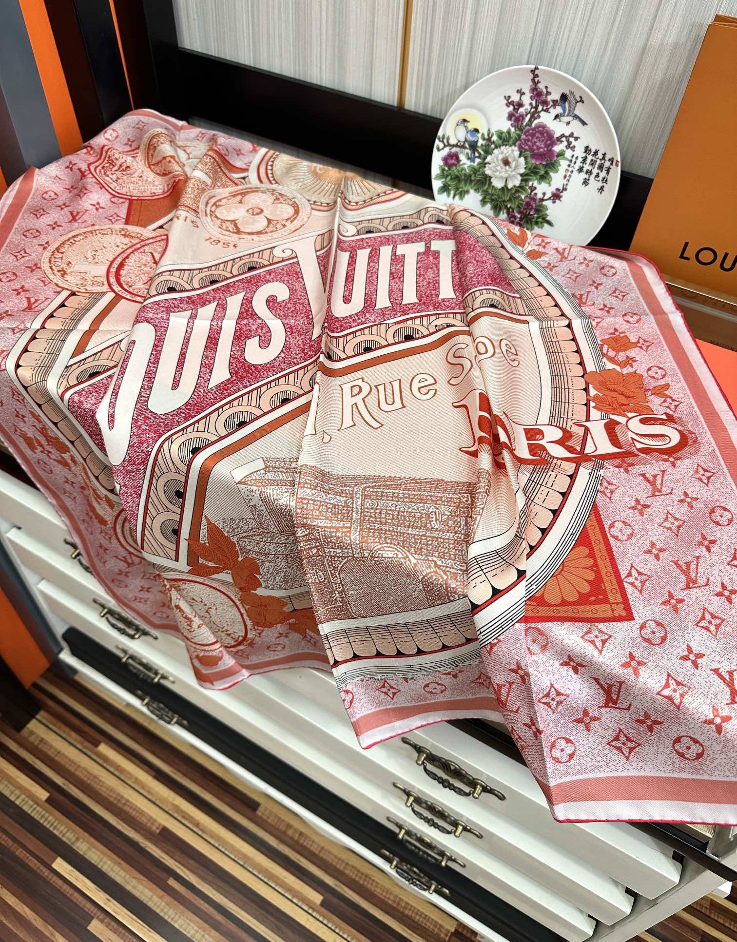 💖Lv家🌟2025【经典款式】真丝方巾👍【高端 大爱❤️女人尤物 】货极少 四季都可以用‼️真心美的让人